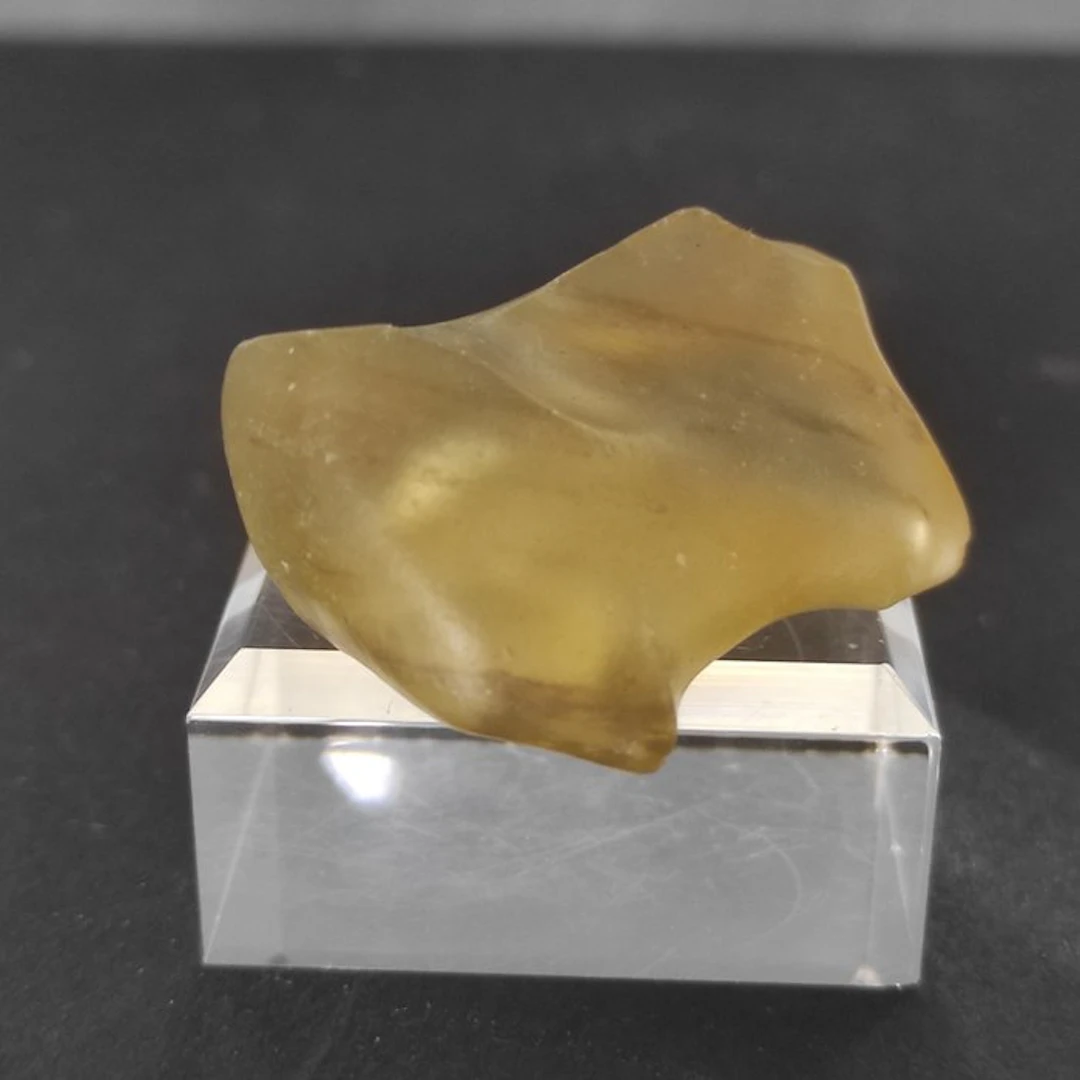 Libyan Desert Glass Specimen - Height: 3 cm - Width: 2 cm- 23 g - (1)