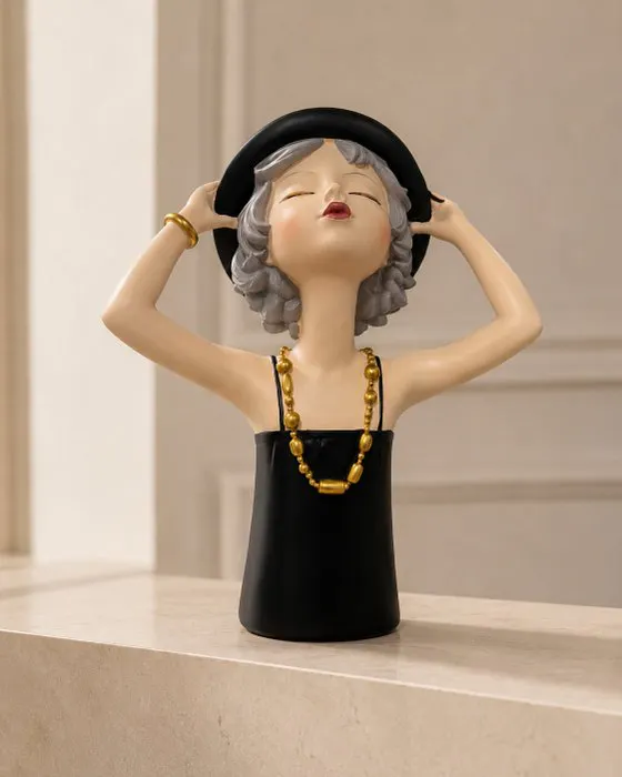 Bust, Elegante Dame met Hoed – Art Deco stijl – Zwart...