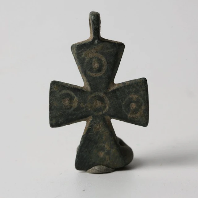 Byzantine Bronze Cross pendant (No reserve price)