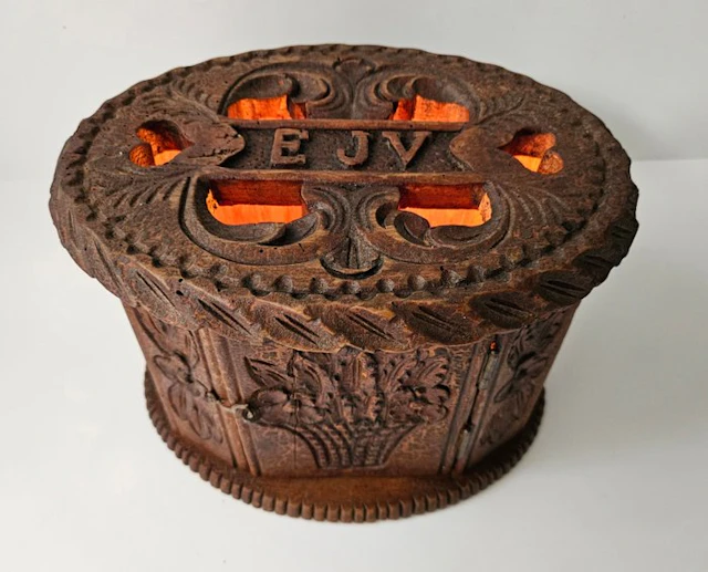 In opdracht gemaakte stoof - Ottoman - Wood