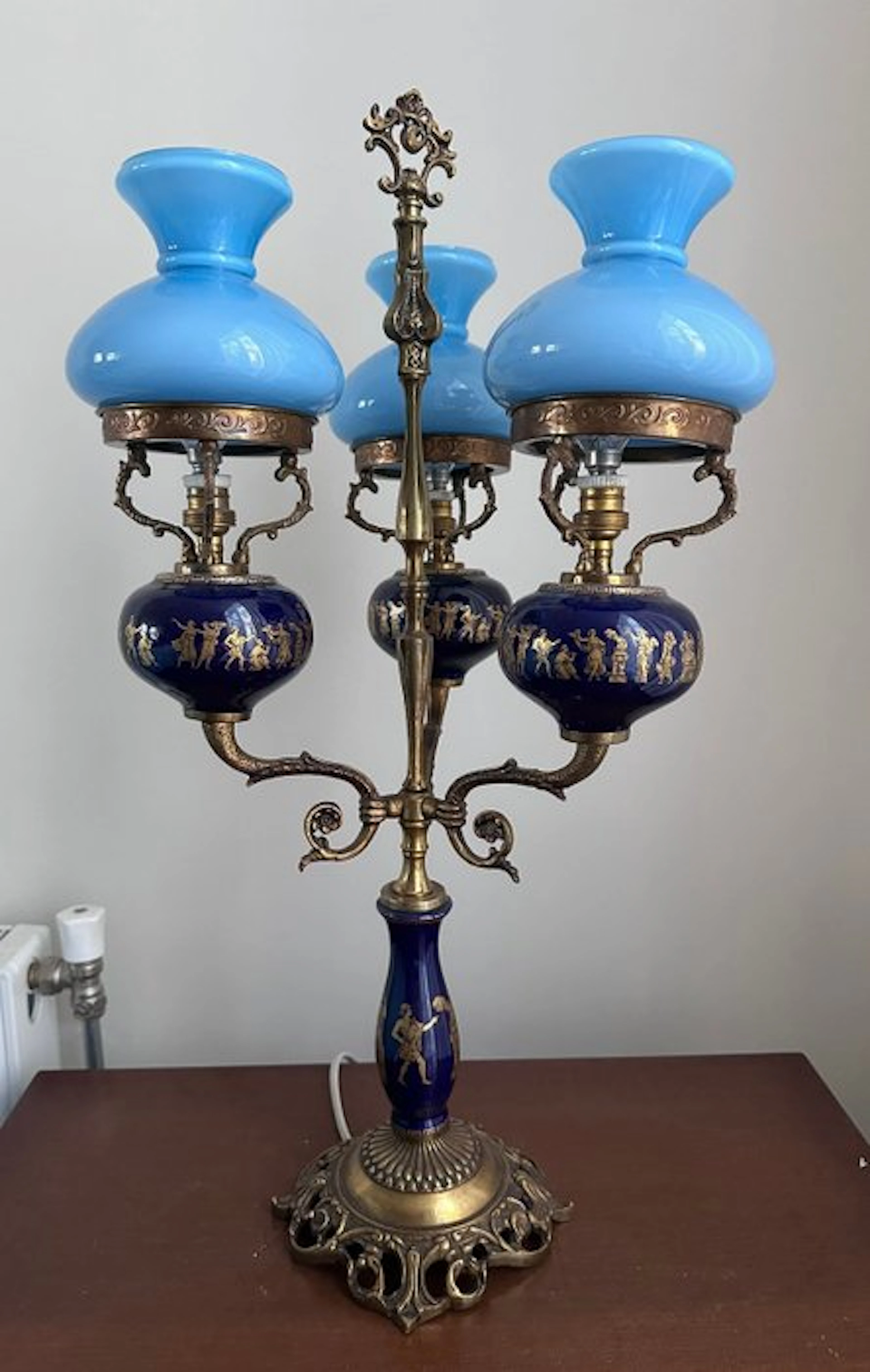 Table lamp - Brass, Glass, Porcelain - Oil-lamp style table lamp