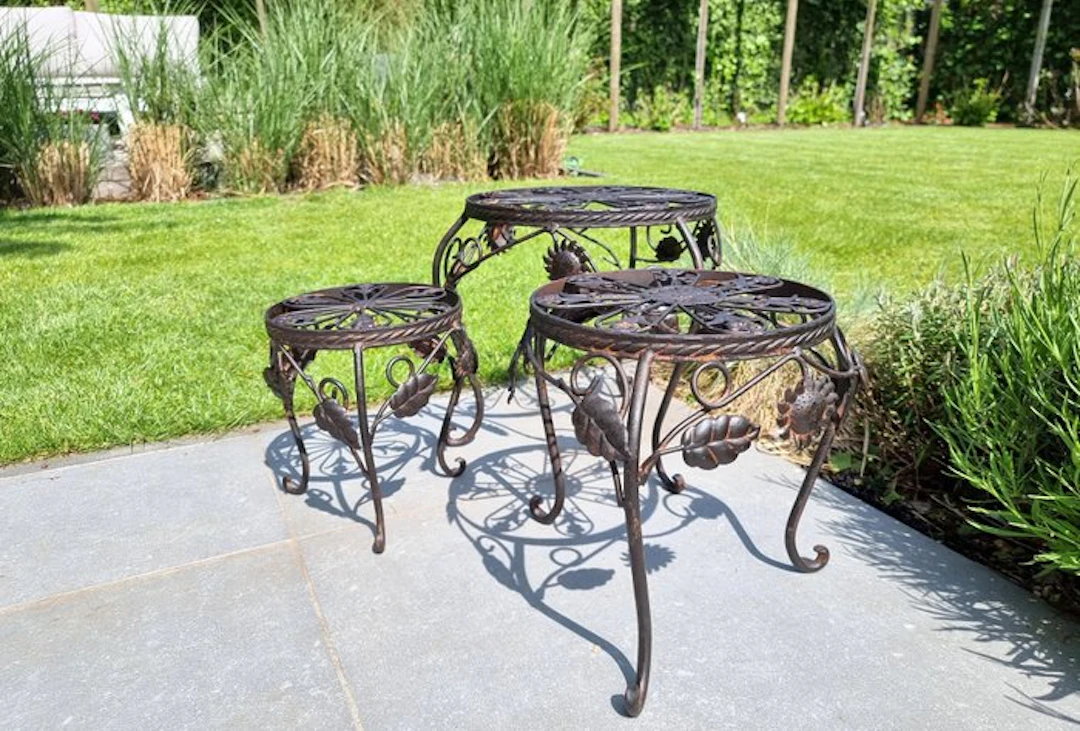 Nesting tables (3) - Iron