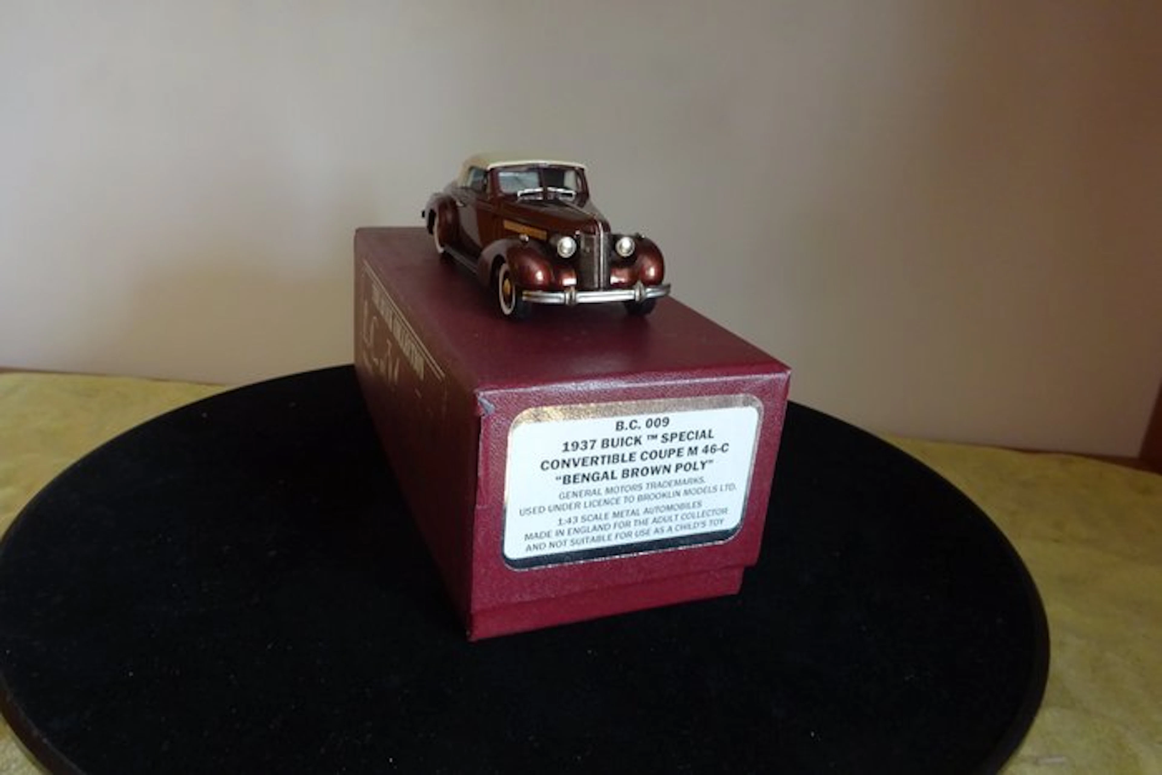 Brooklin 1:43 - Model car - 1937 Buick Special Convertible Coupe M46-C