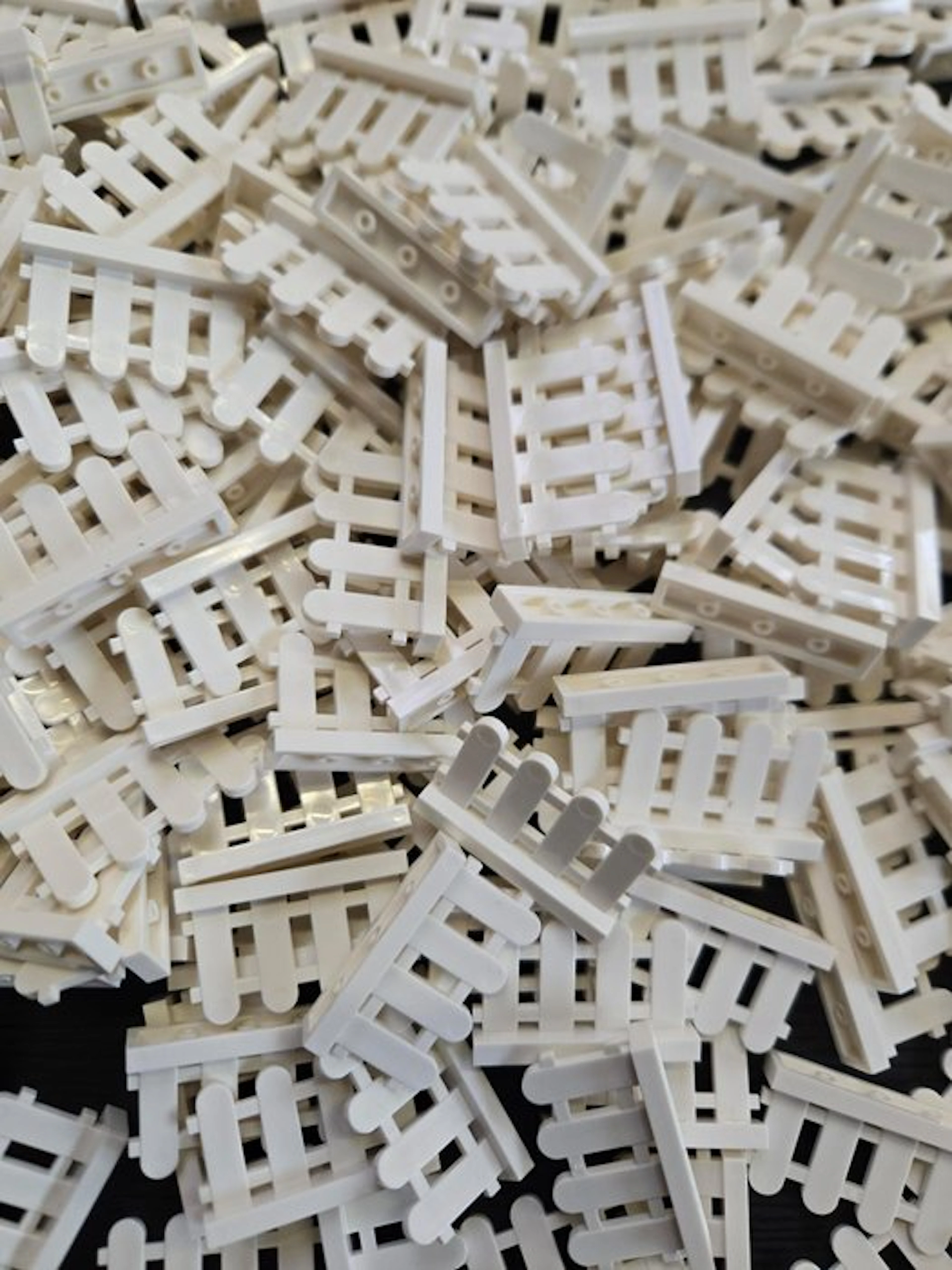 LEGO - Toy New Fence 1 x 4 x 2 Paled (Picket) White 200pcs
