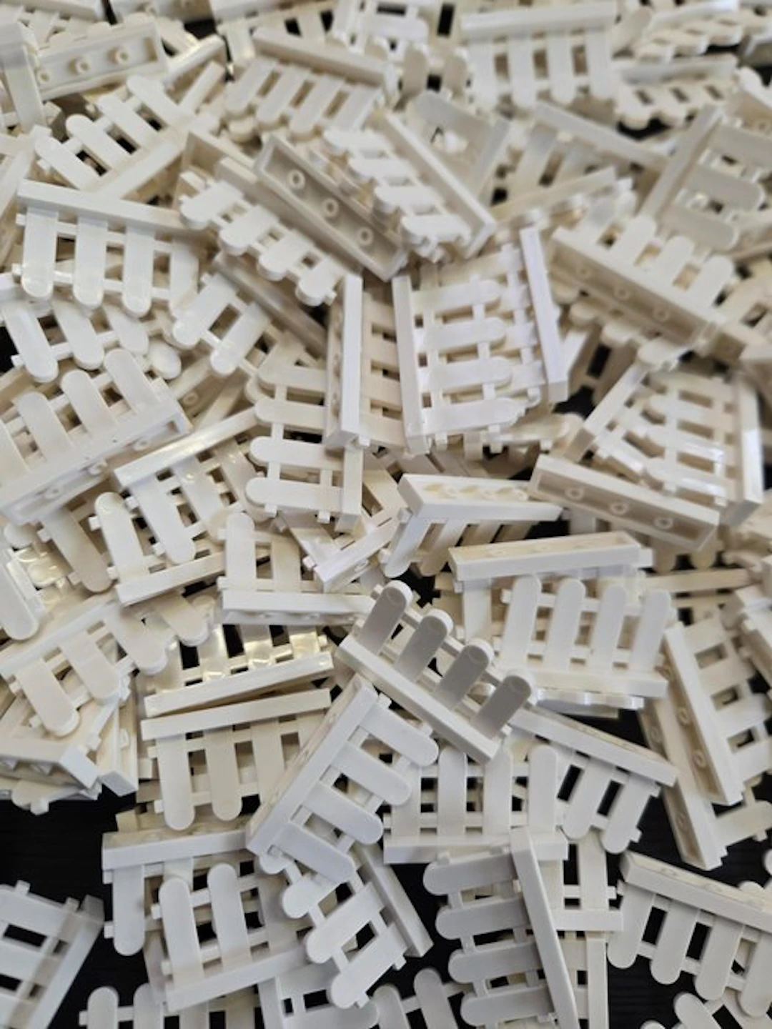LEGO - Toy New Fence 1 x 4 x 2 Paled (Picket) White 200pcs