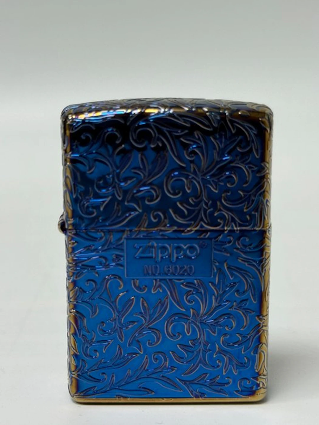 Zippo - Motivo ad arabeschi con patinatura dorata e...