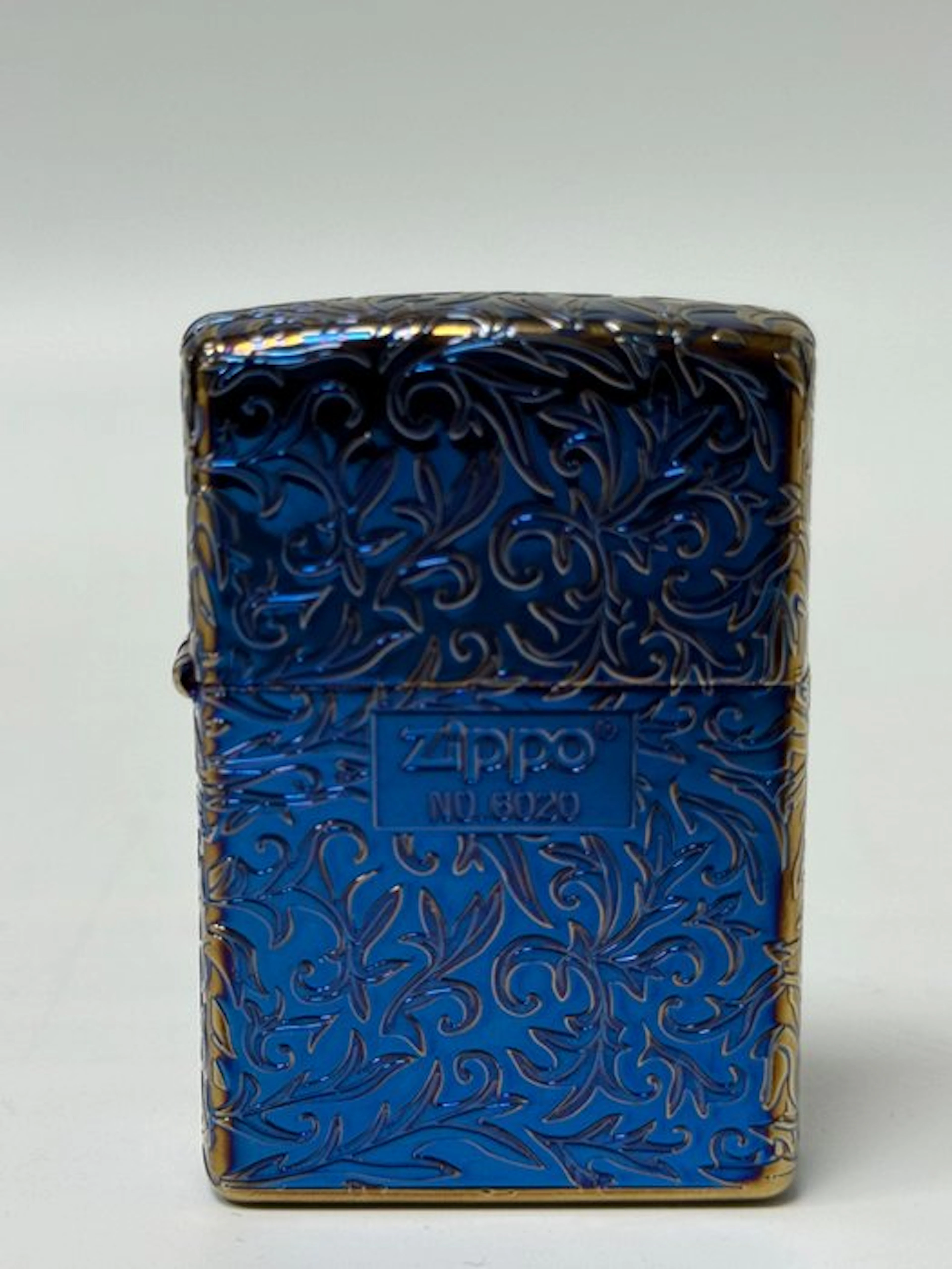 Zippo - Motivo ad arabeschi con patinatura dorata e...