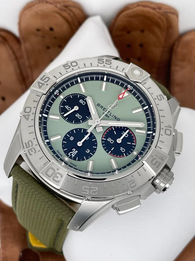 Breitling - Avenger B01 Chronograph 44 - AB0147101L1X1 - Men - 2025+