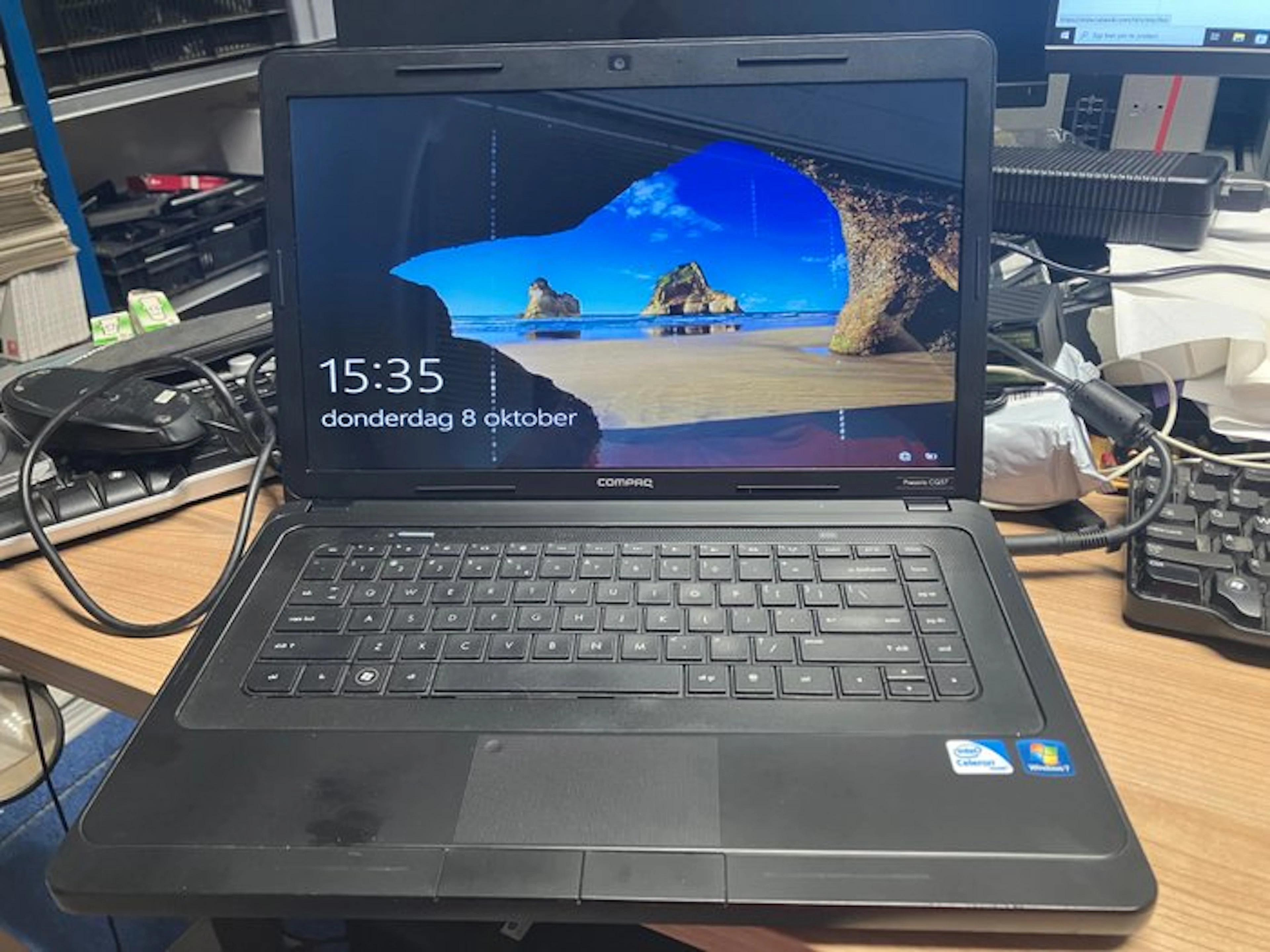 Compaq Presario CQ57 with 4gb ,celeron B800 ,1,5ghz...