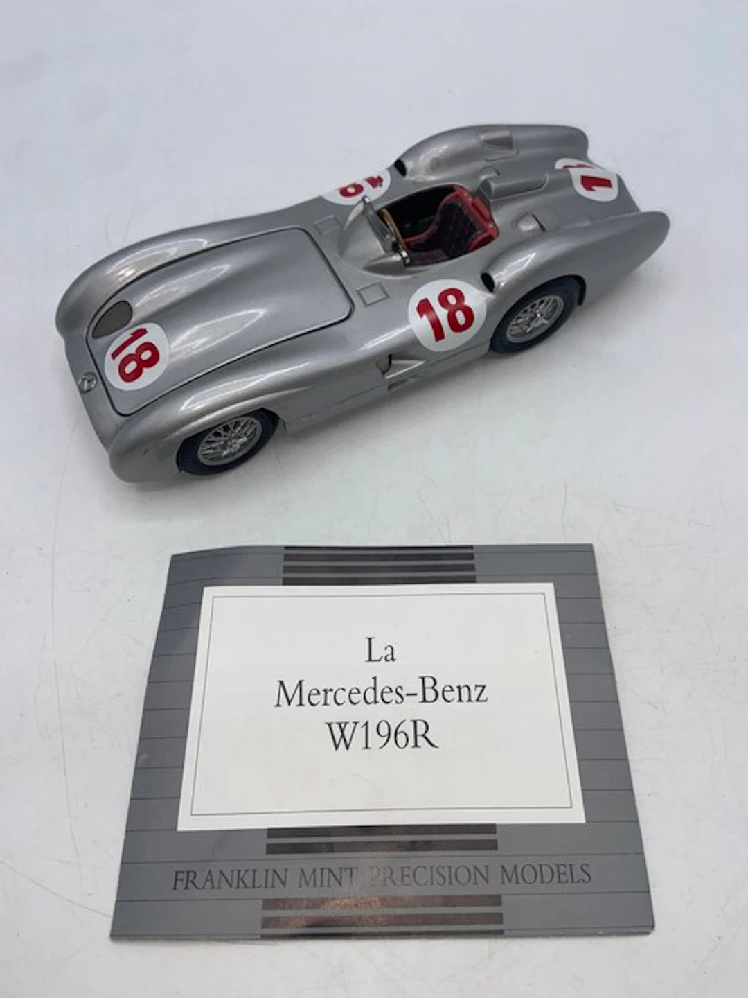 Franklin Mint 1:24 - Model car - Mercedes-Benz W196R No. 18 'Silver Arrow' 1954