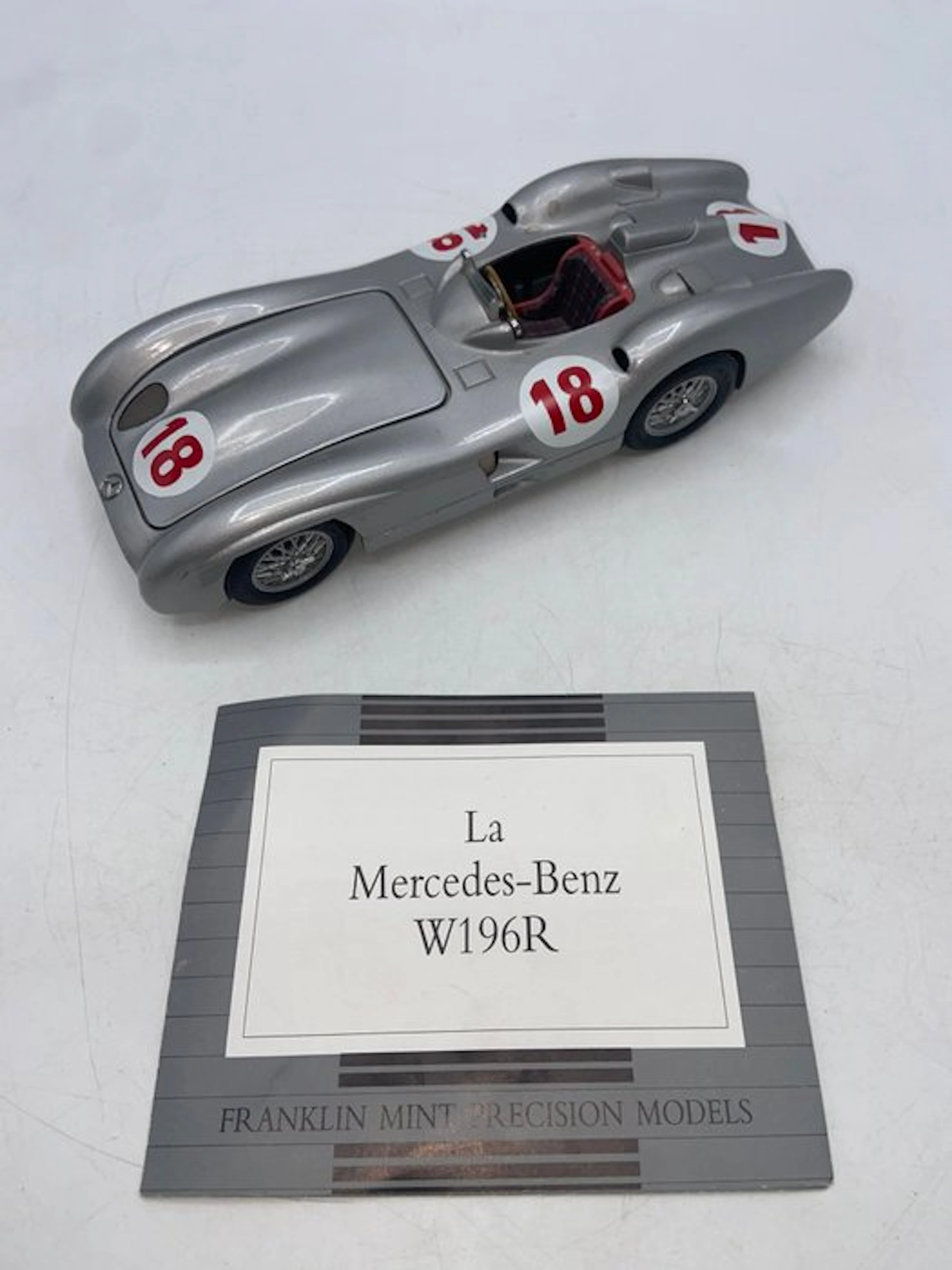 Franklin Mint 1:24 - Model car - Mercedes-Benz W196R No. 18 'Silver Arrow' 1954