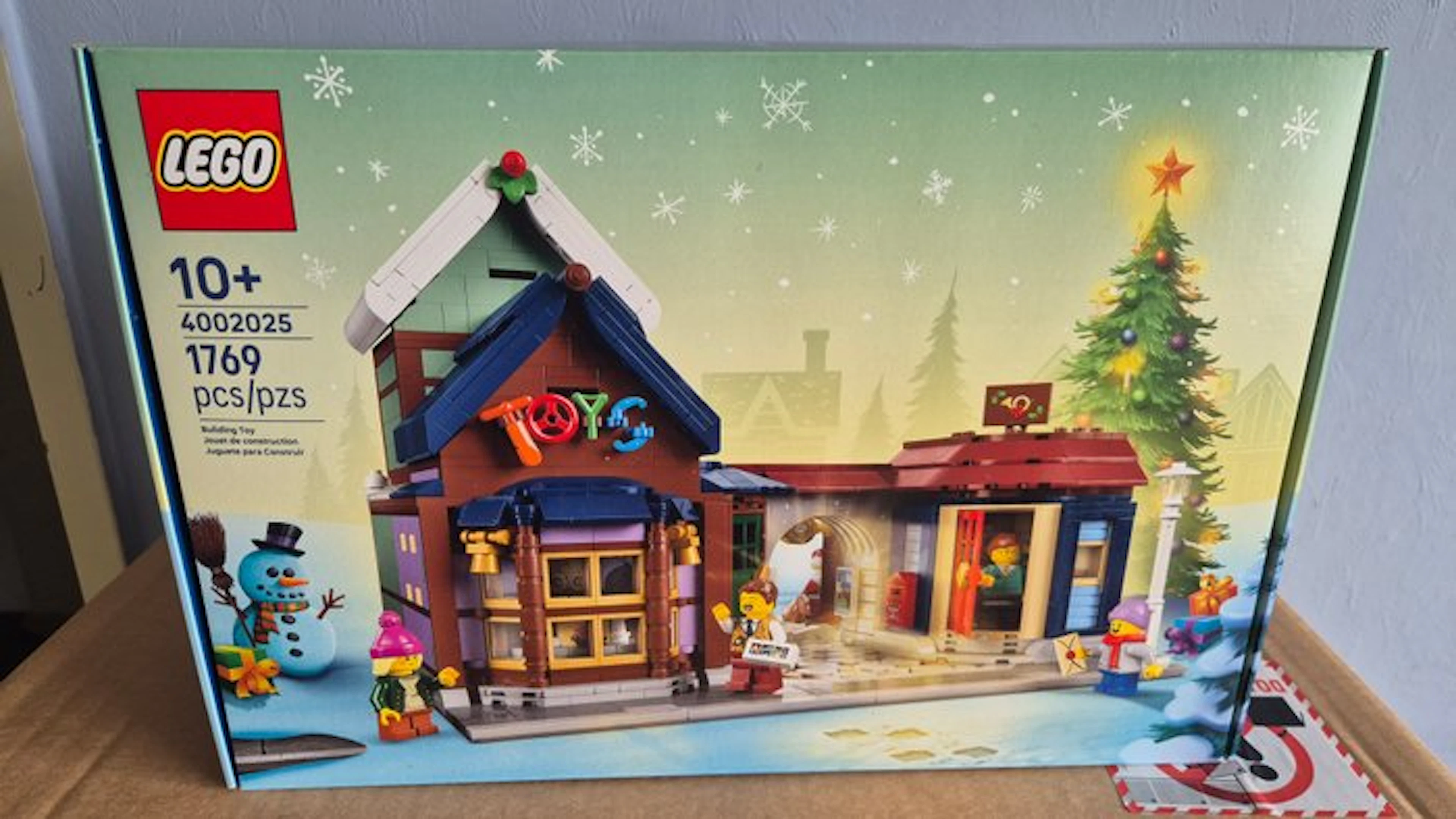 LEGO Set - 4002025 - Seasonal - LEGO Winter toy shop employee set 2025