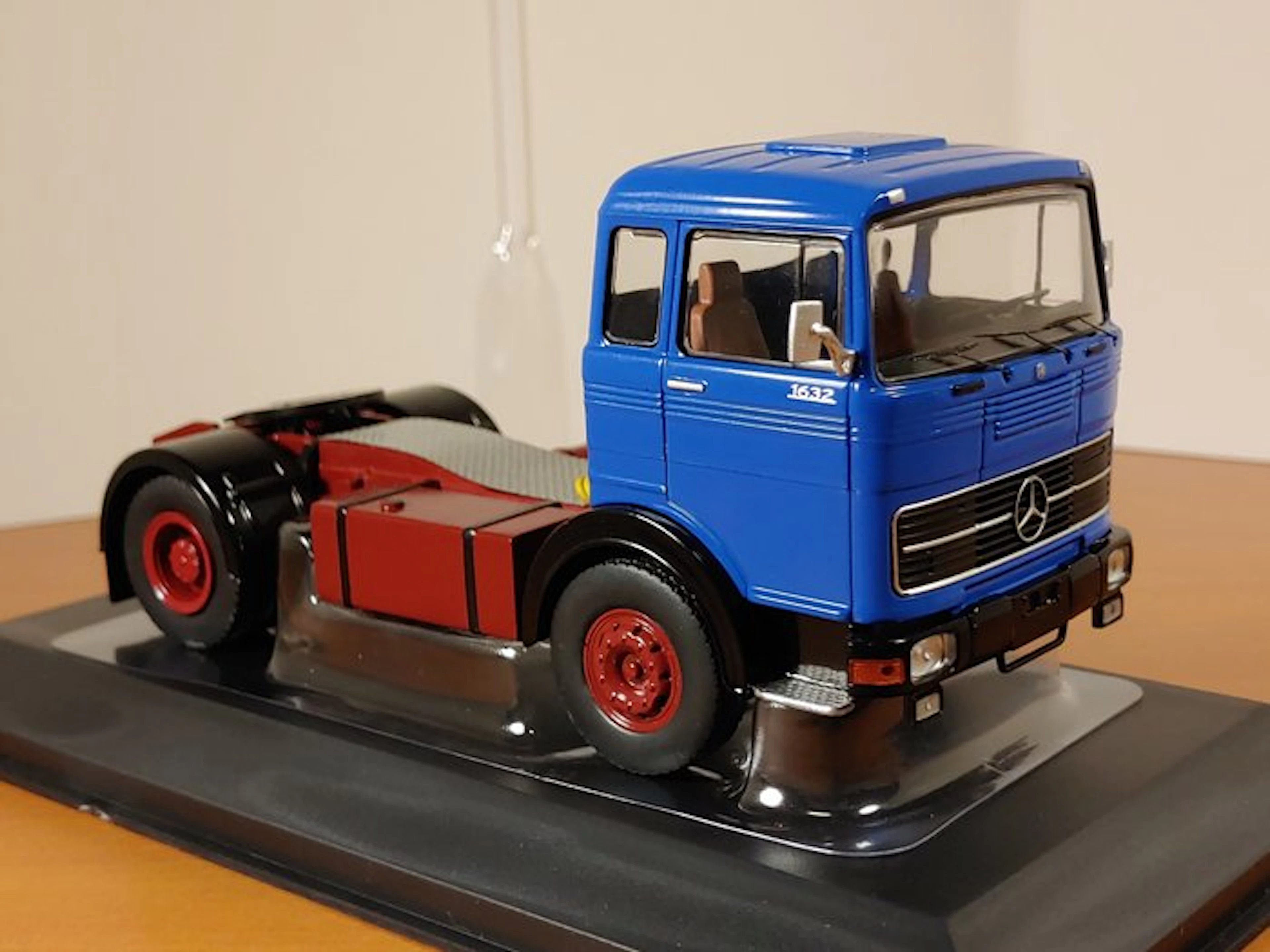 IXO 1:43 - Model truck - Mercedes-Benz LPS 1632 - 1970