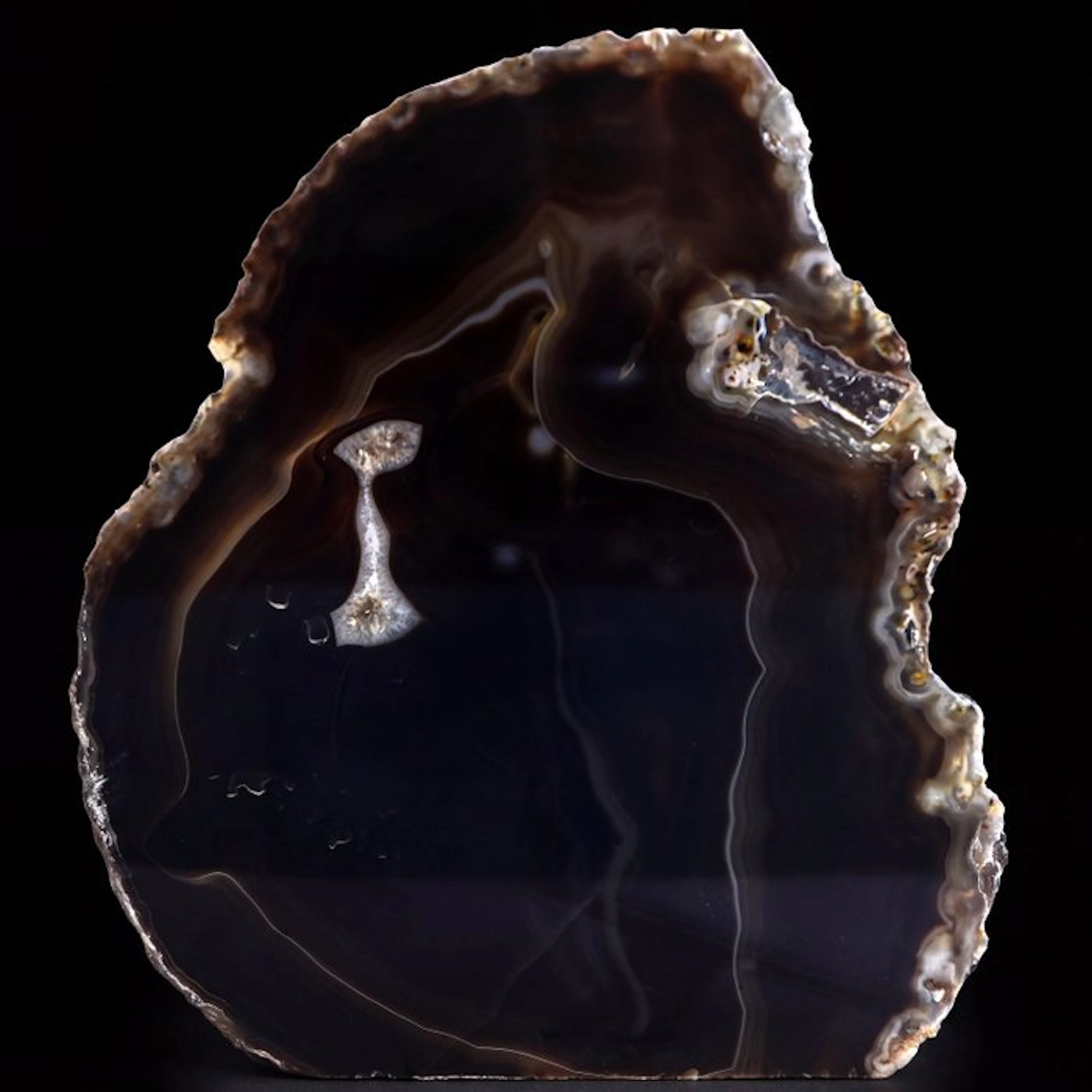 Black Agate - 17x14x4 cm - Geode- 0.95 kg