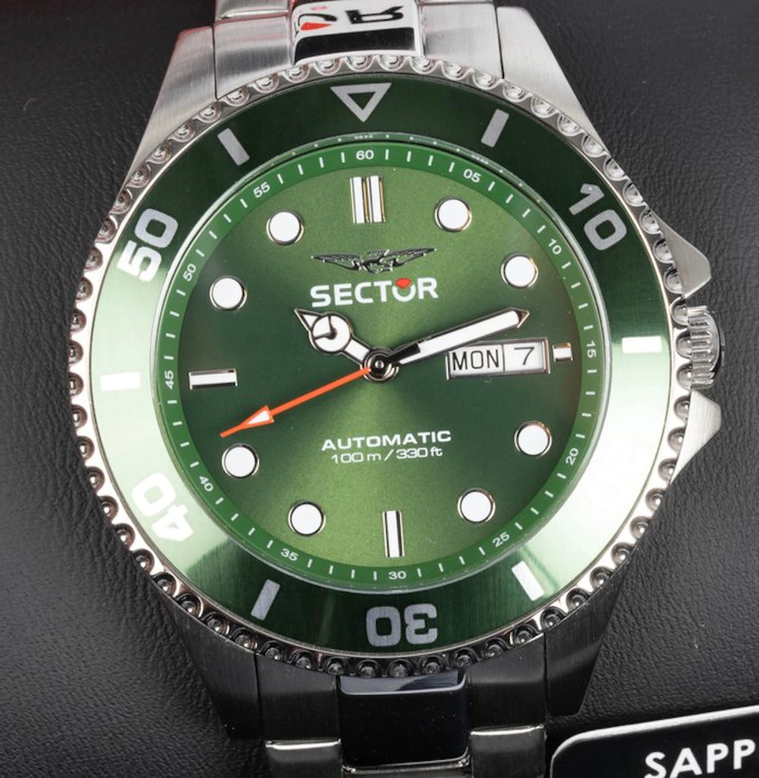Sector - 230 - Automatic - Day & Date - 100 m - 43 mm...