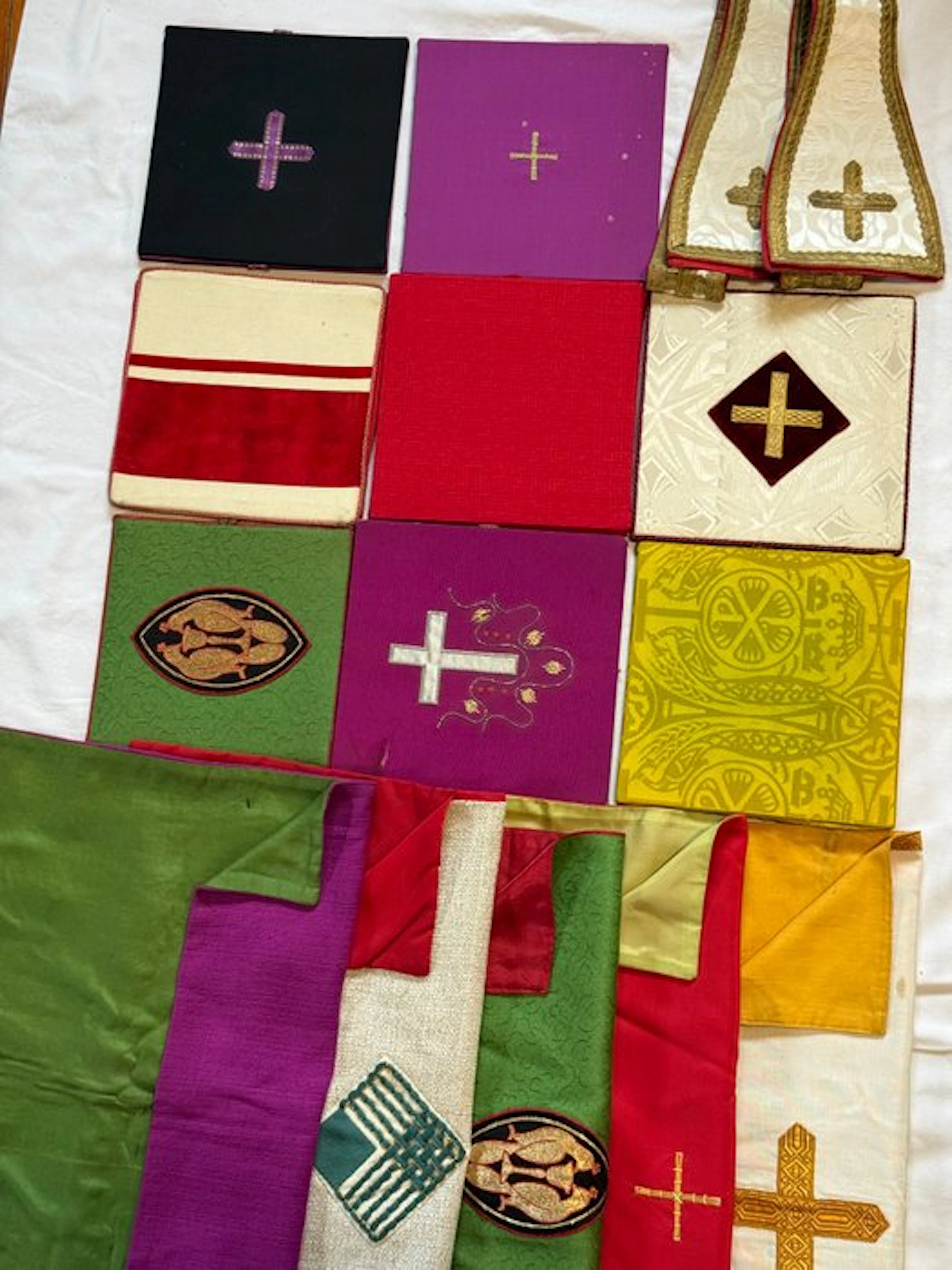 Liturgical Textile Lot – Multiple Matching Sets of Bursas (Bursa)