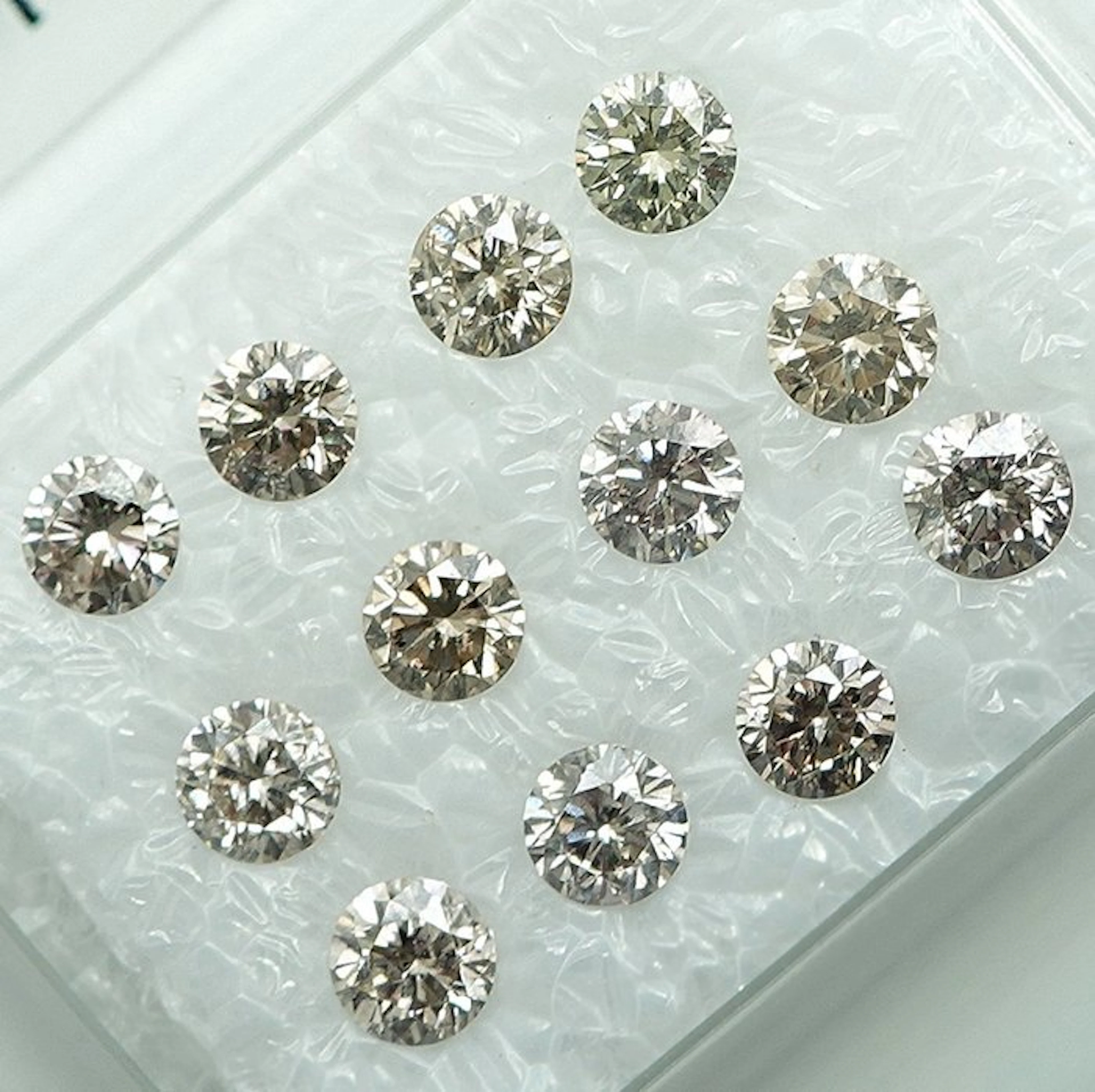 12 pcs Diamond (Natural coloured) - 0.98 ct - Round - Light Pinkish Brown - SI2