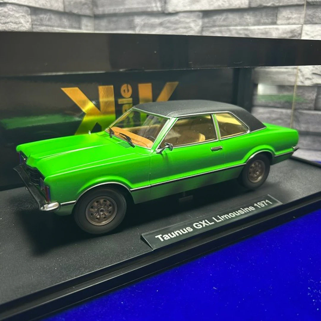 KK-Scale 1:18 - Model car - Ford Taunus GXL Limousine Dirty Version Vinyl Roof