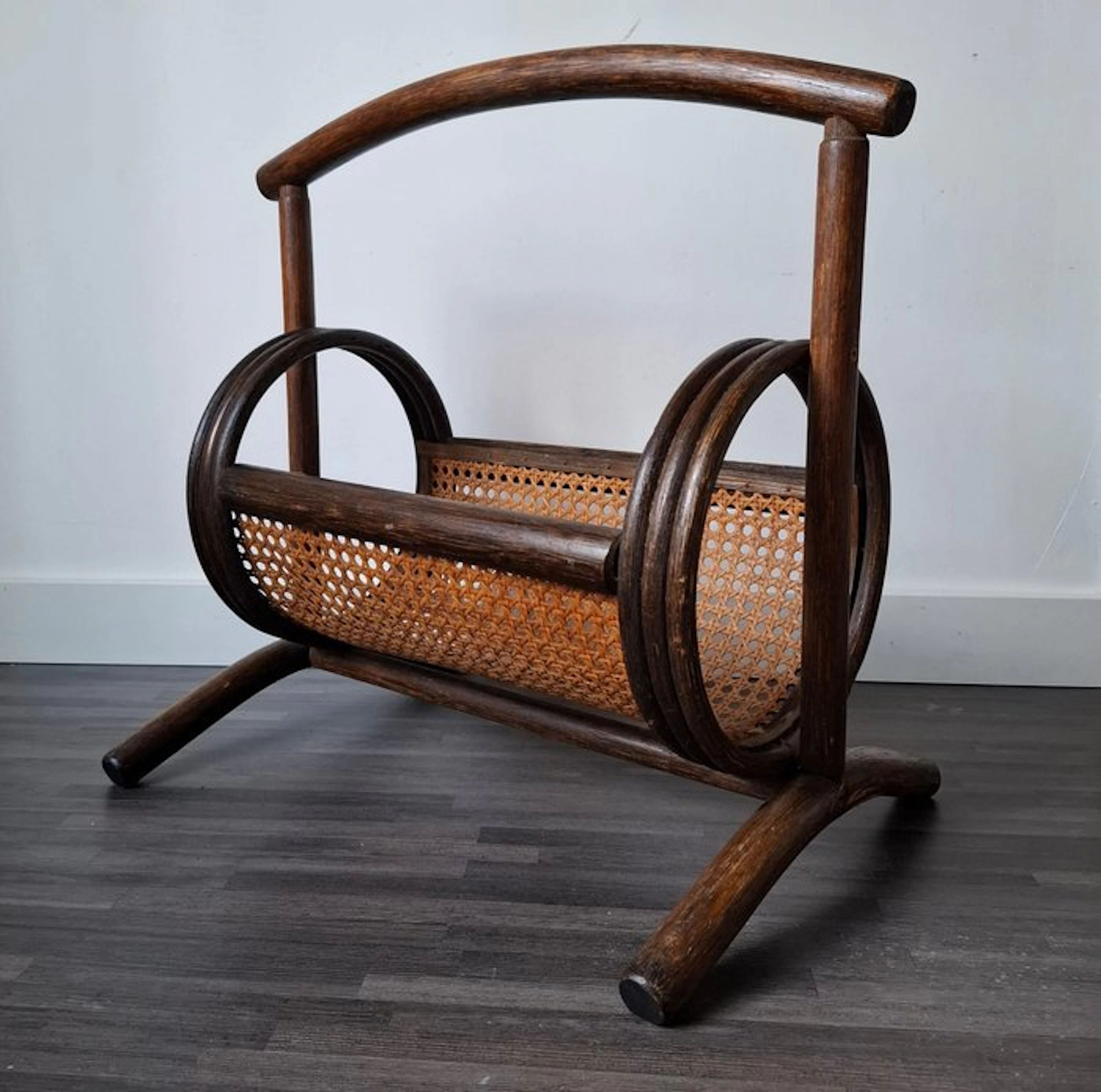Magazine rack - Wood - Thonet-style rattan