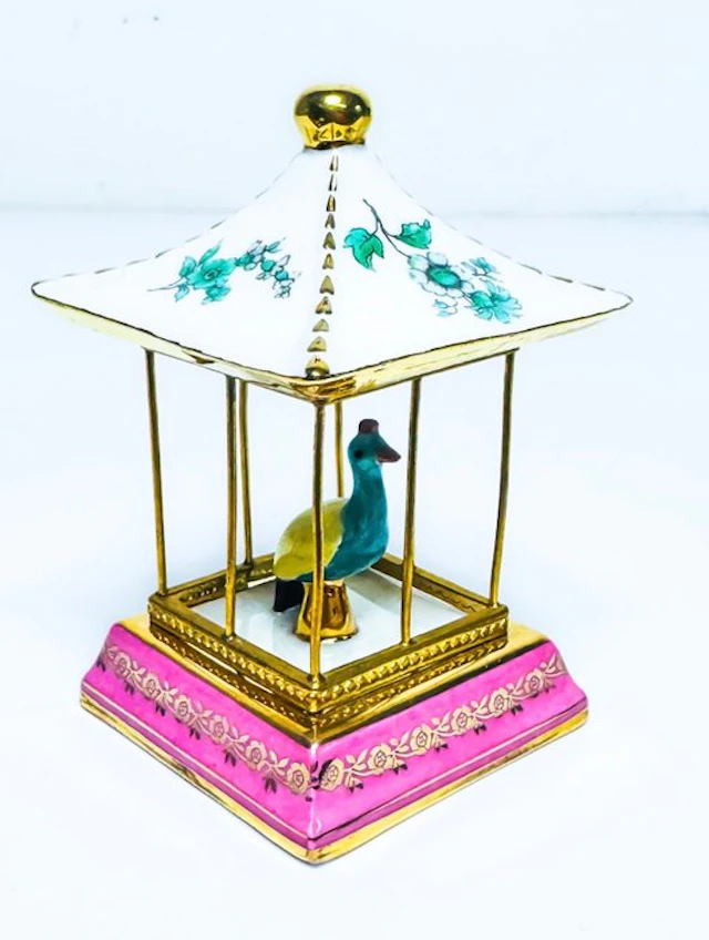 Porcelaine de Limoges - Figurine - Oiseau dans sa cage - Porcelain