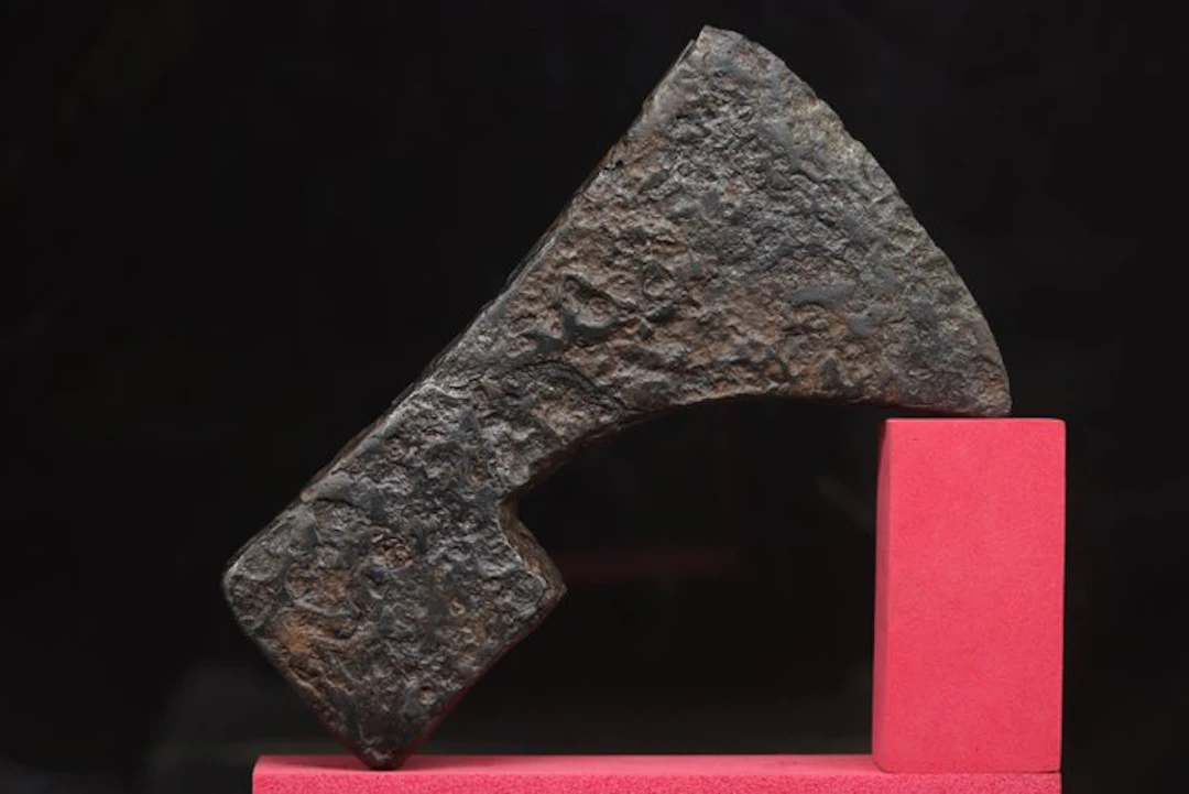 Medieval (Gothic) - Heavy Iron Crusader Axe - 15.7 cm (No reserve price)
