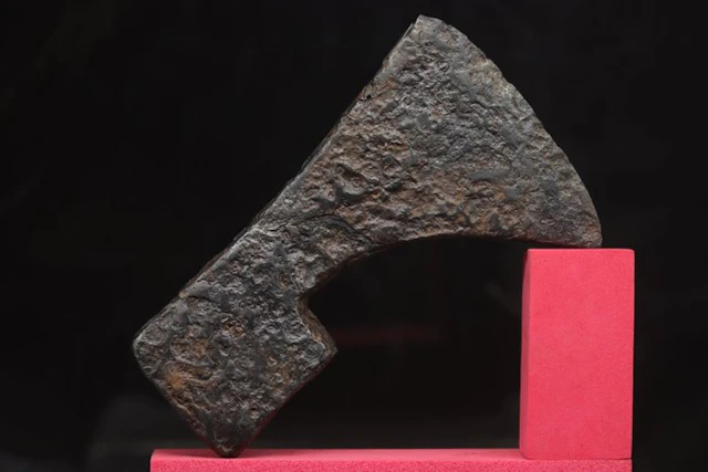 Medieval (Gothic) - Heavy Iron Crusader Axe - 15.7 cm (No reserve price)