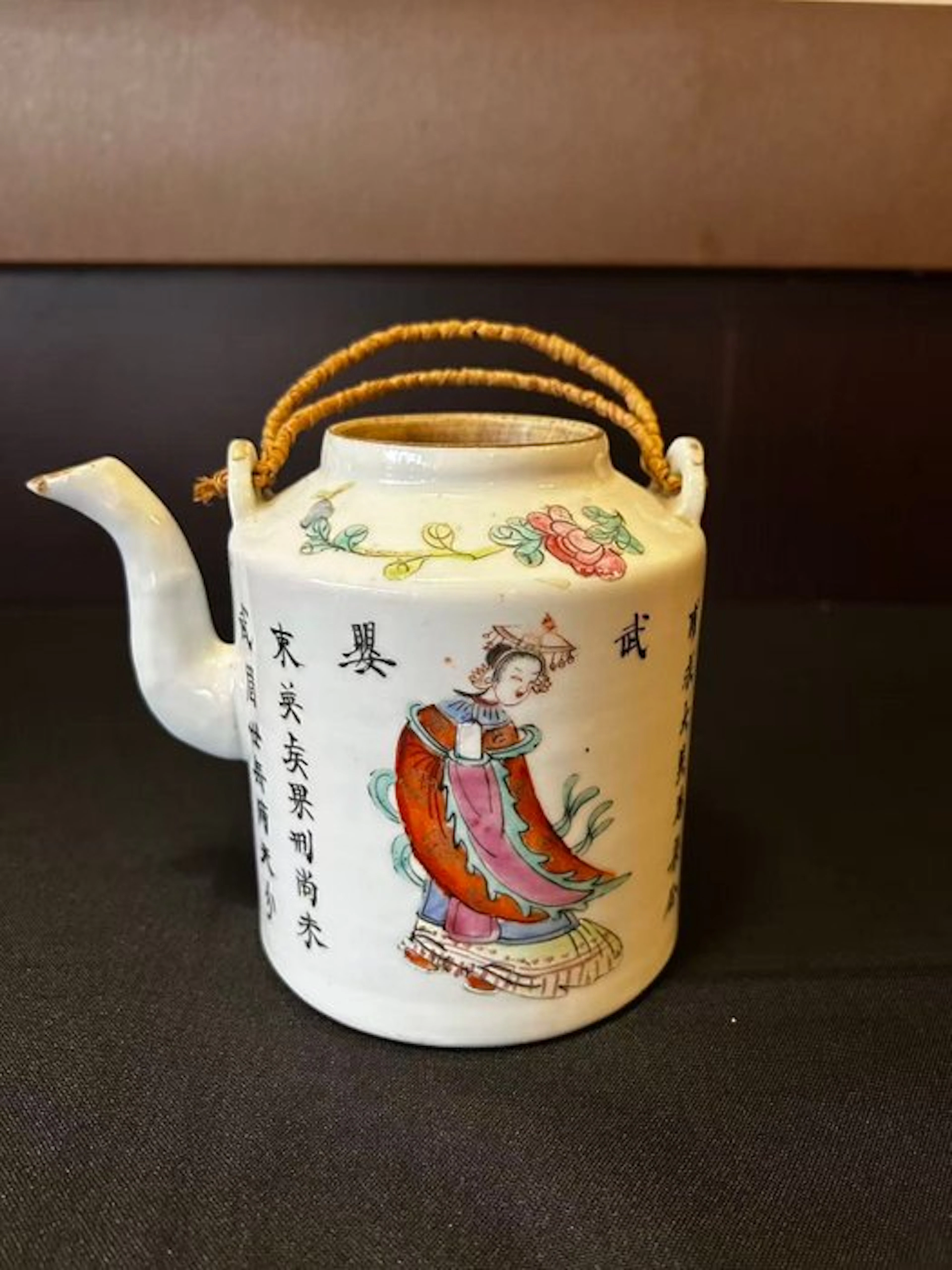Chinese teapot in polychrome porcelain