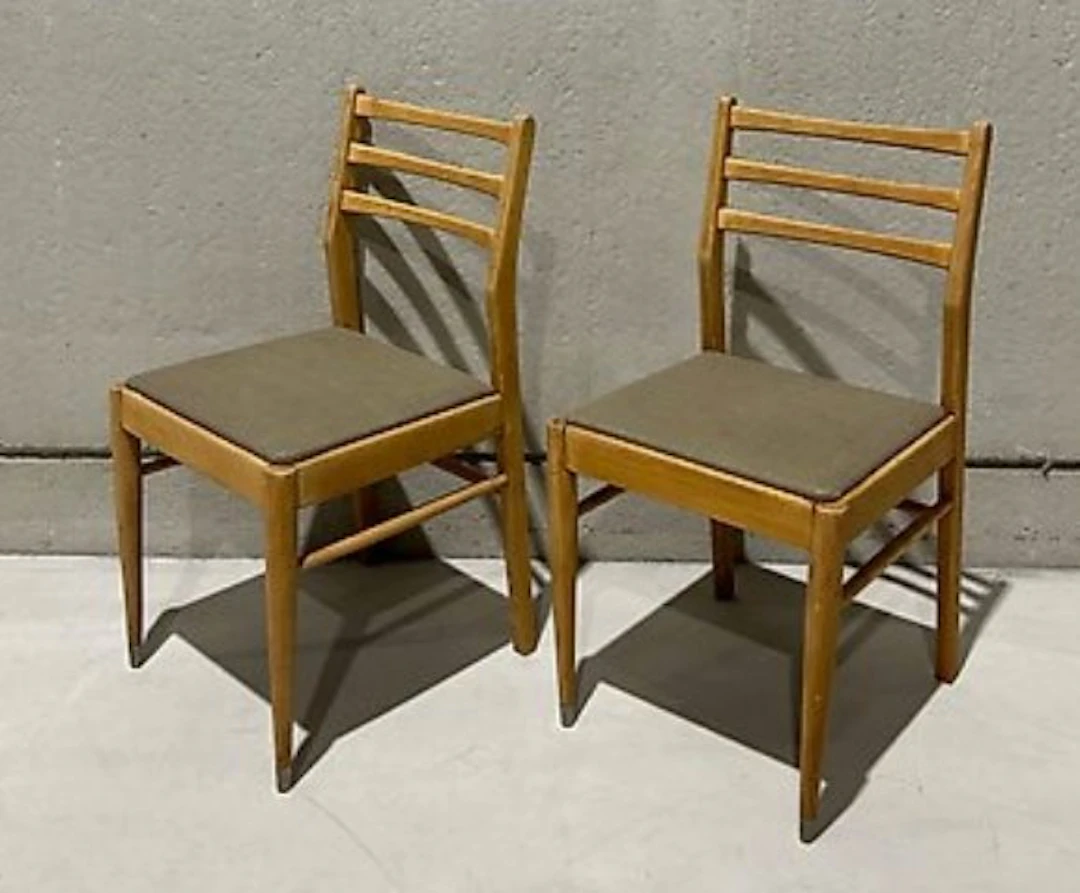 Chair - Hardwood - Two vintage chairs