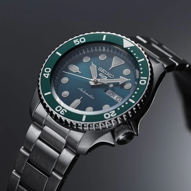 Seiko - Seiko Day-Date Sport Automatic Green Dial Sub 100...