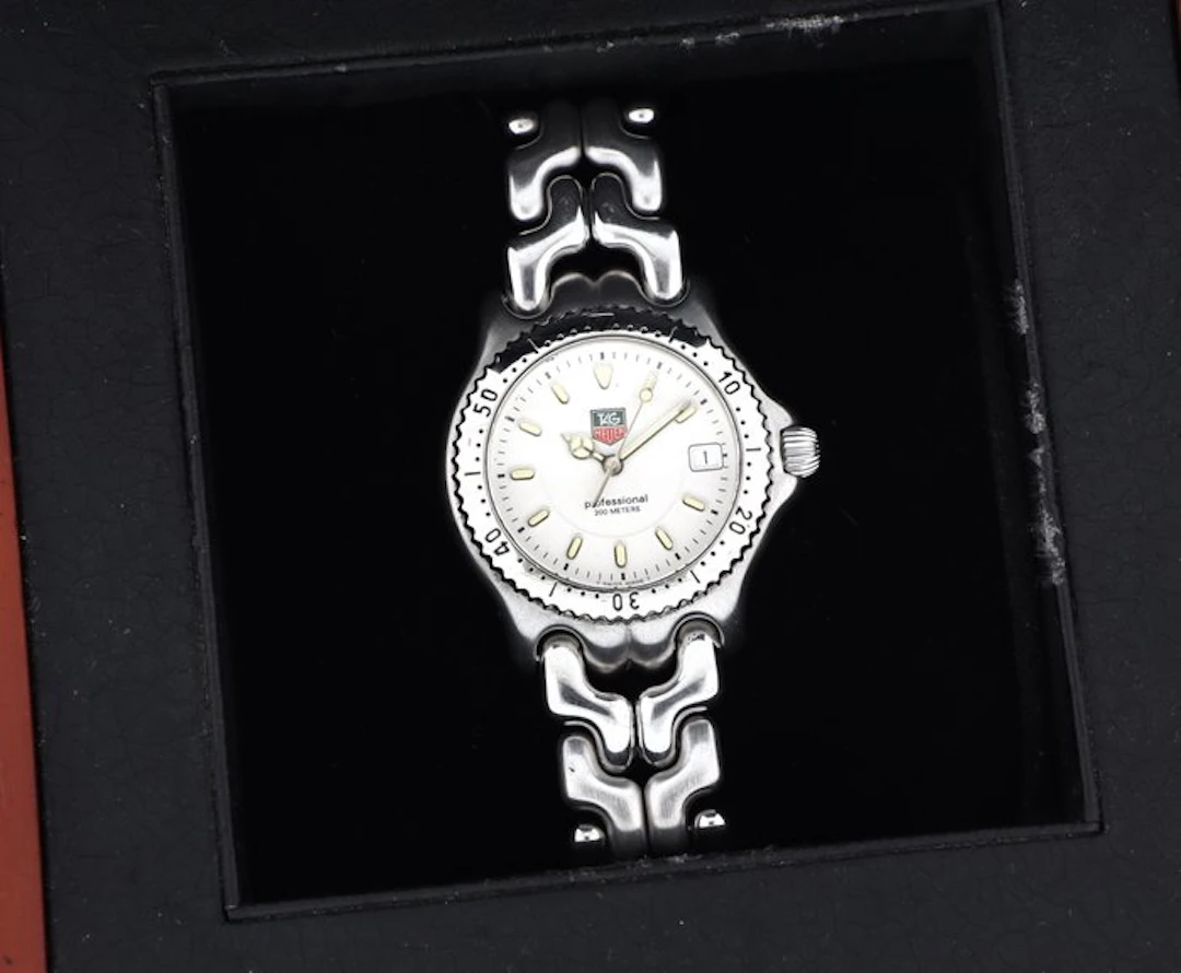 TAG Heuer - S/el (Sports Elegance) Professional 200...