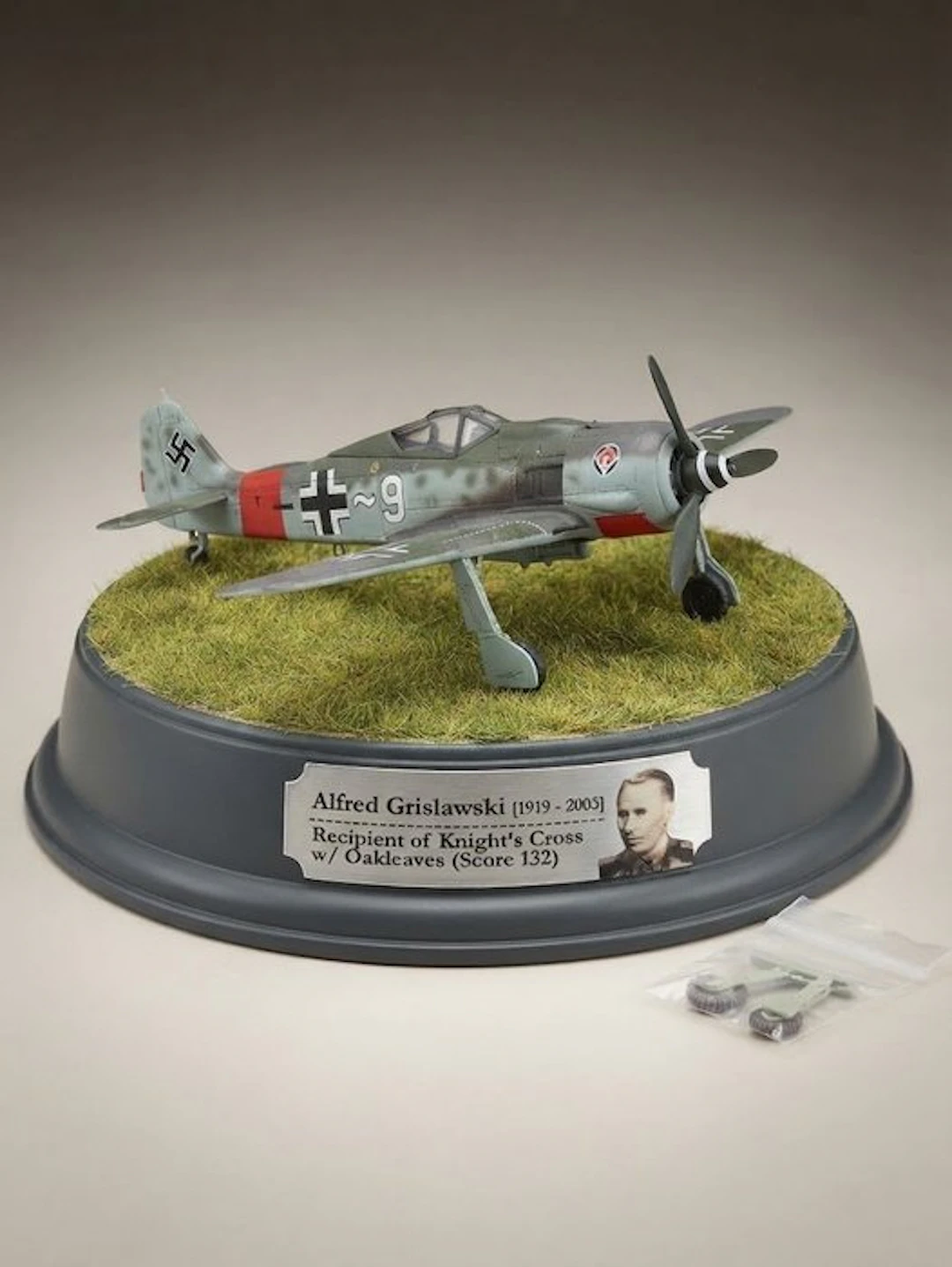 Dragon 1:72 - Model military vehicle - Fw190A-7 - Commemorative Edition
