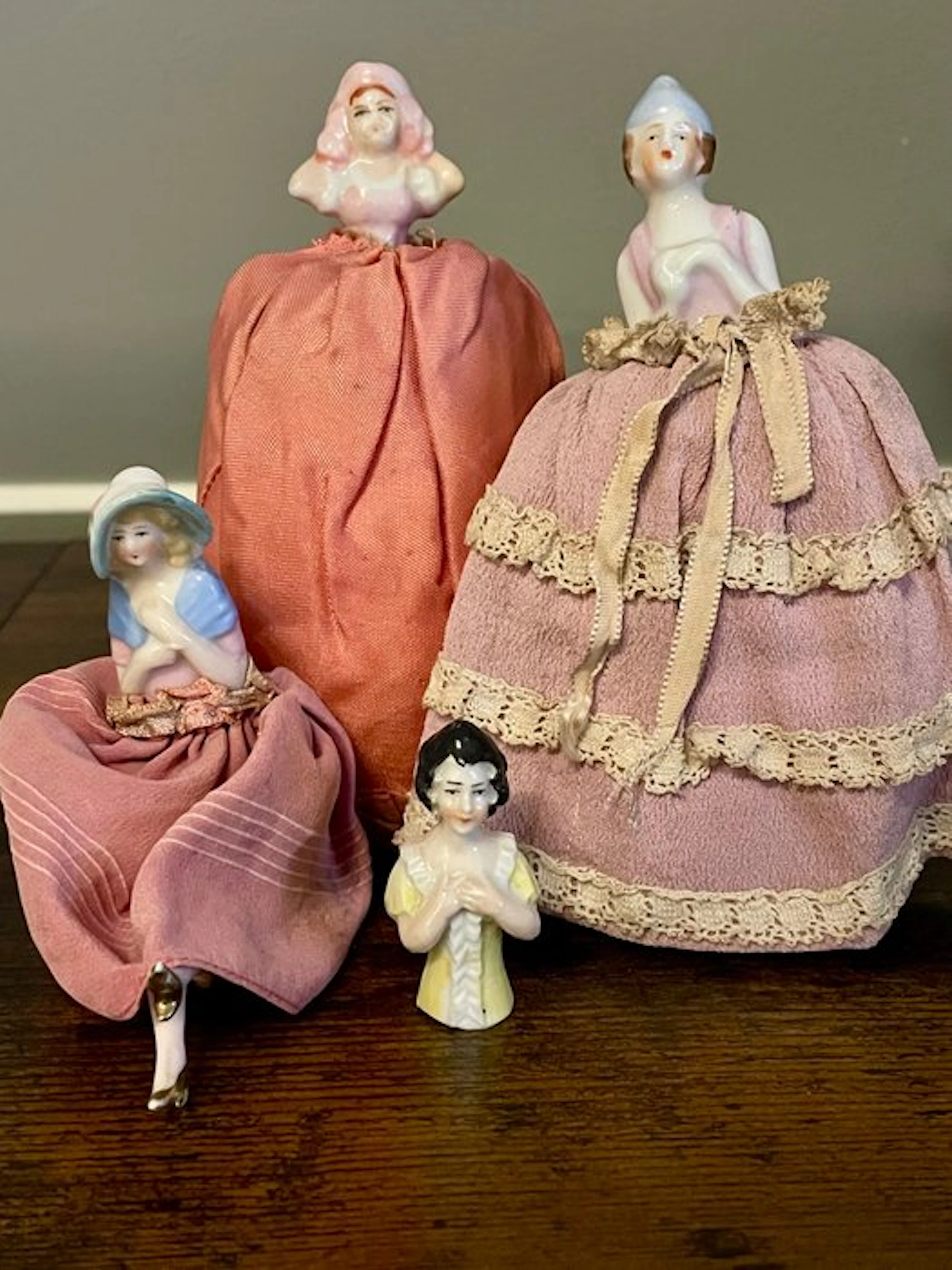 Figurine - Half-doll pincushions (set of 4) (4) - Porcelain, Textile, Fabric