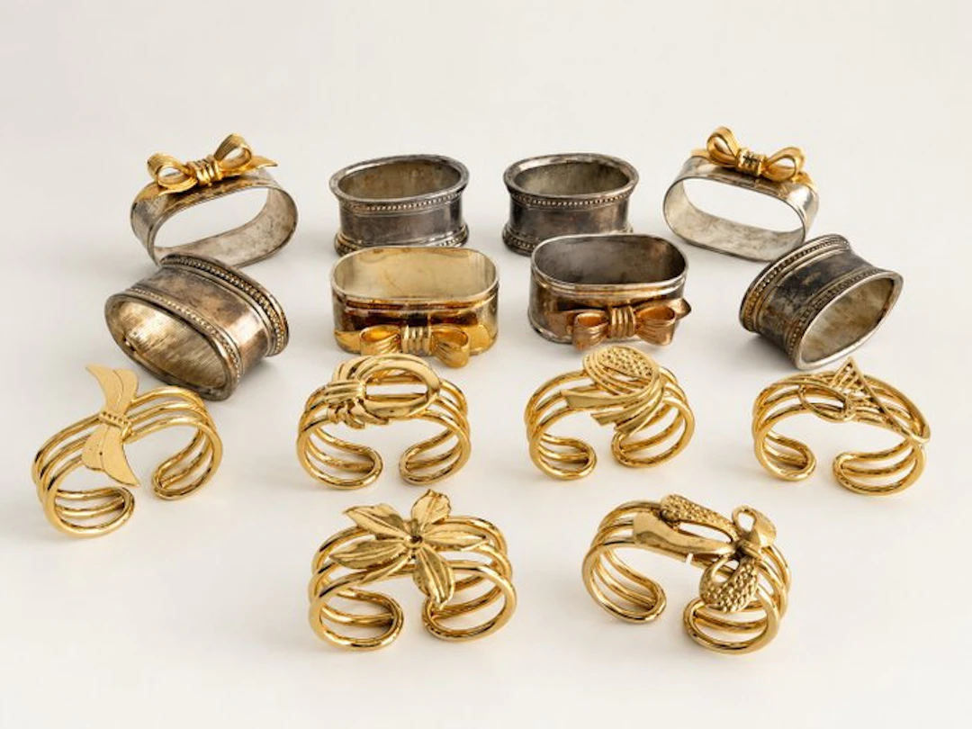 Napkin ring (14) - Silverplated - silver and gold napkins.