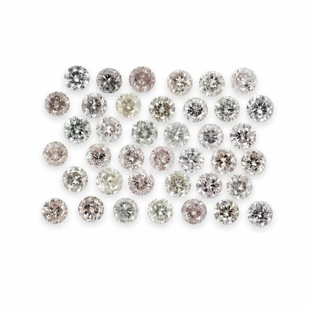 No reserve price - 39 pcs Diamond (Natural coloured)...