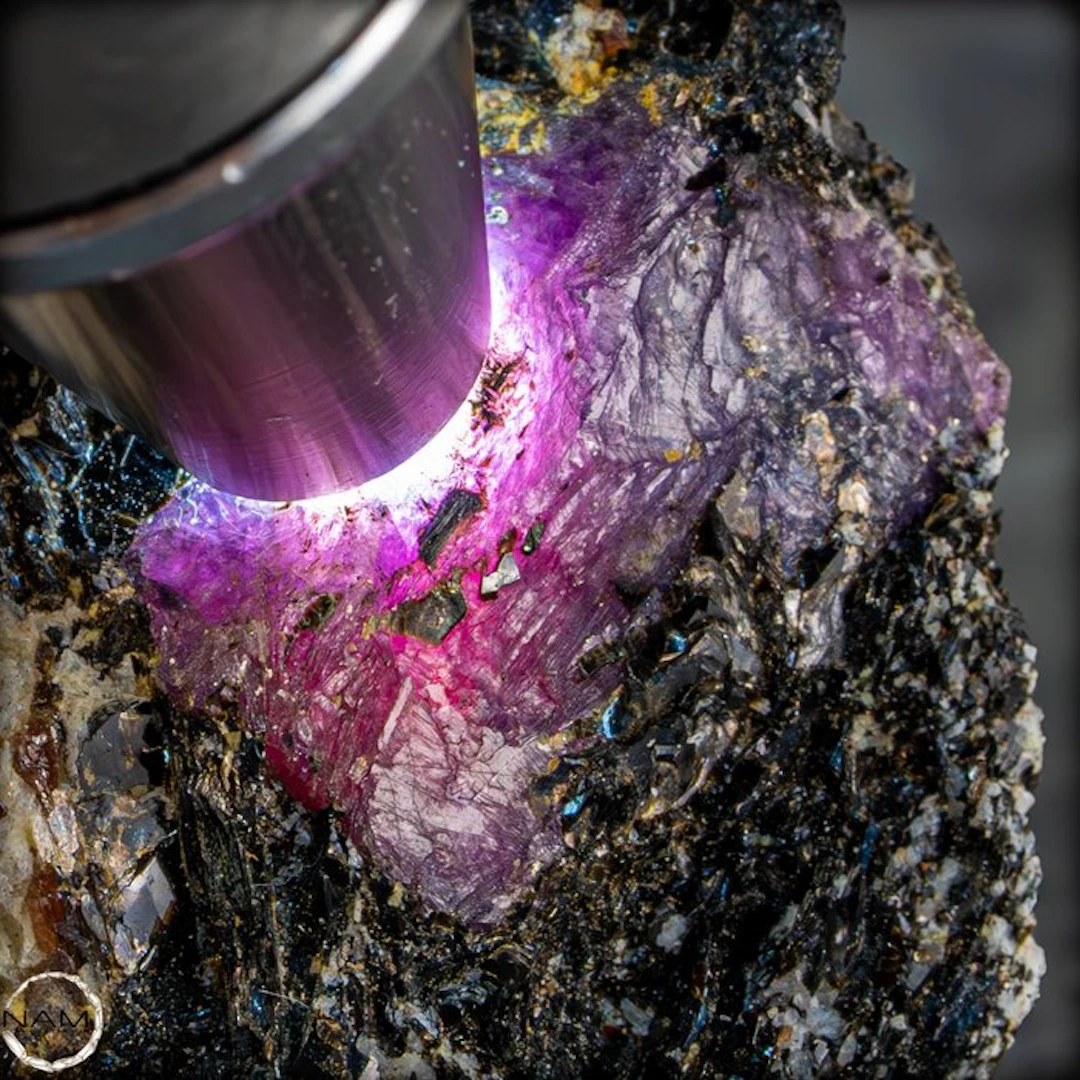 Natural purple sapphire on matrix – extraordinary raw...