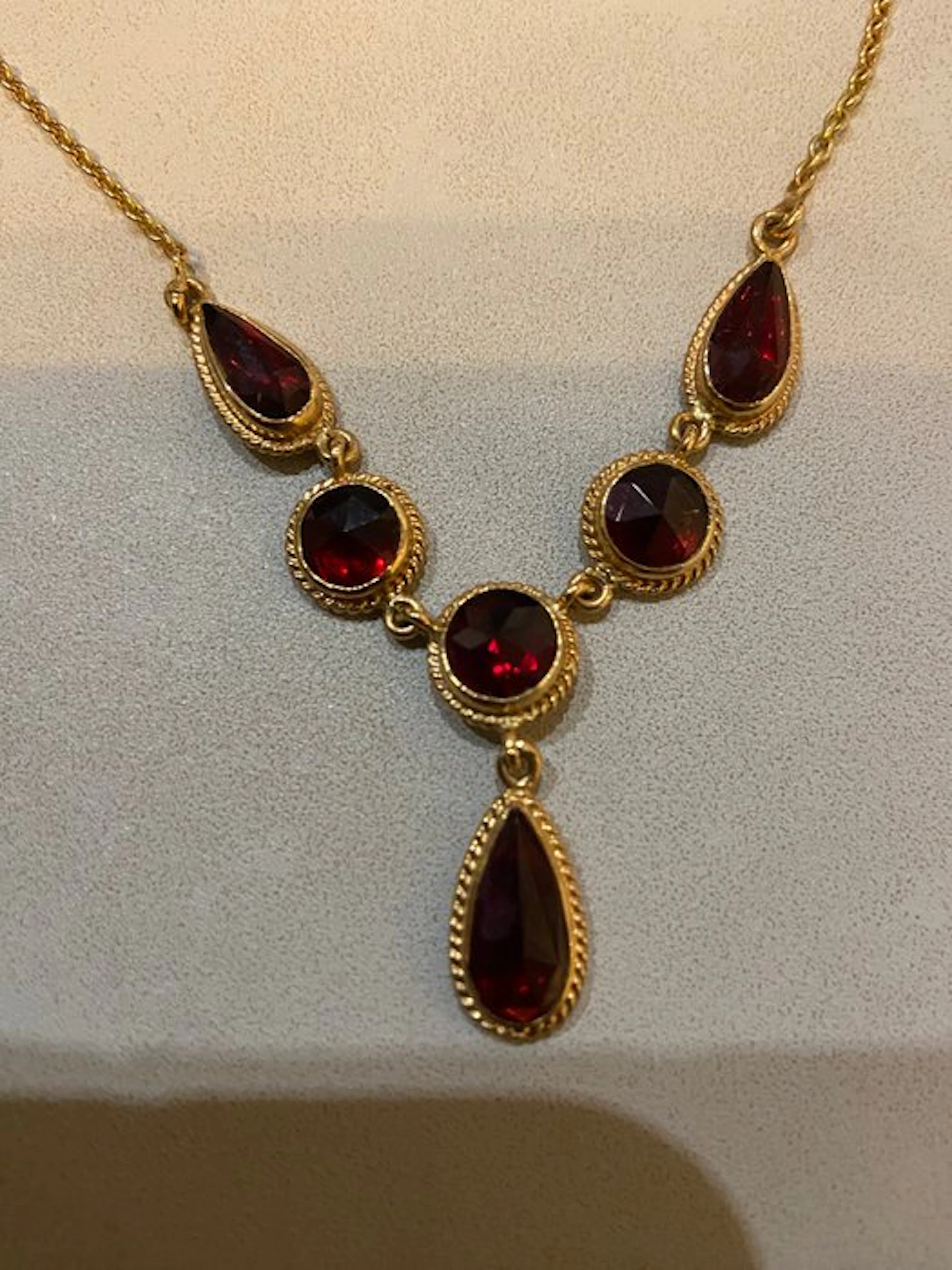 Necklace with pendant - 18 kt. Yellow gold Garnet - Garnet