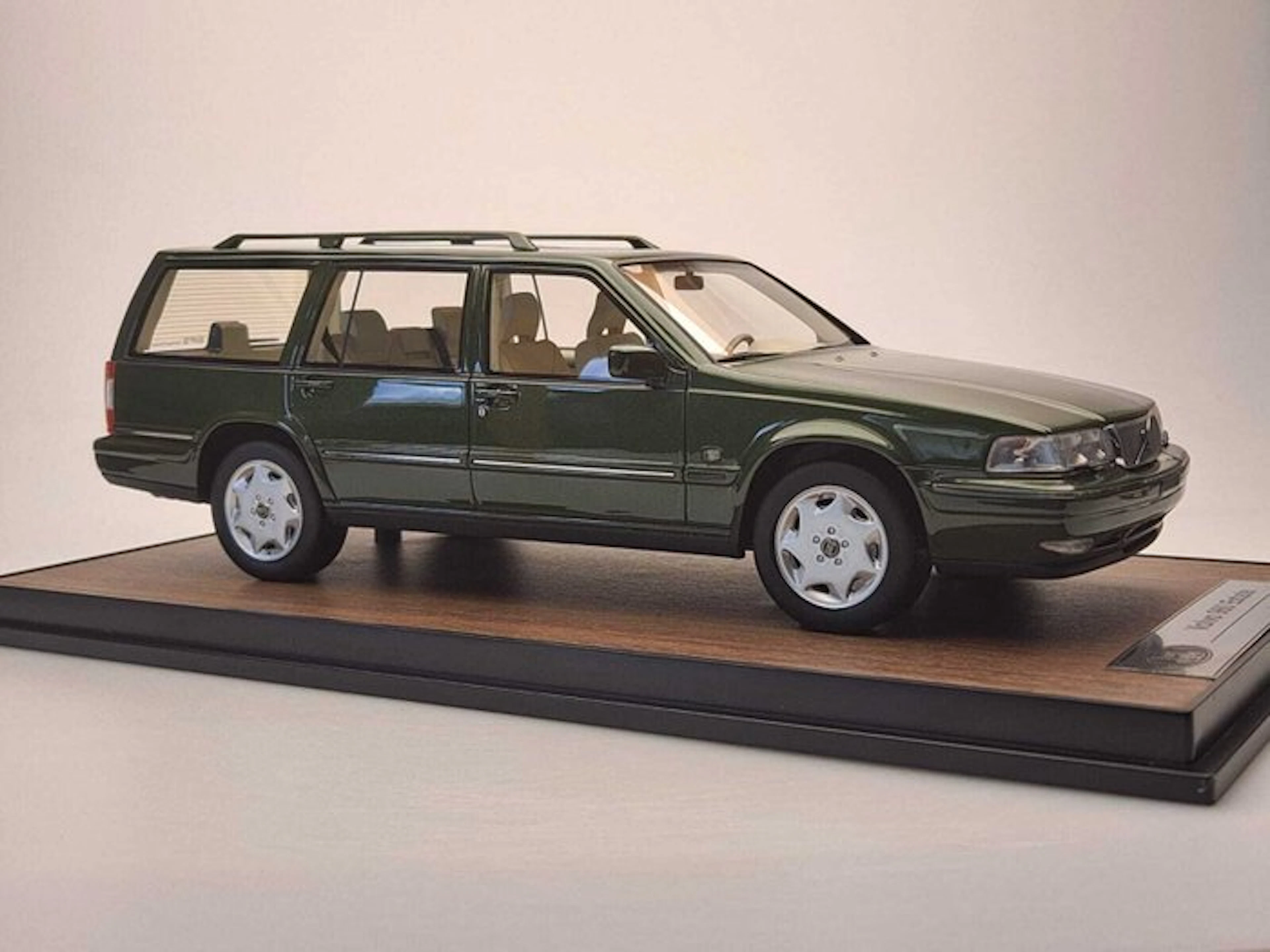 Radscale models 1:18 - Model car - Volvo 960 Estate...