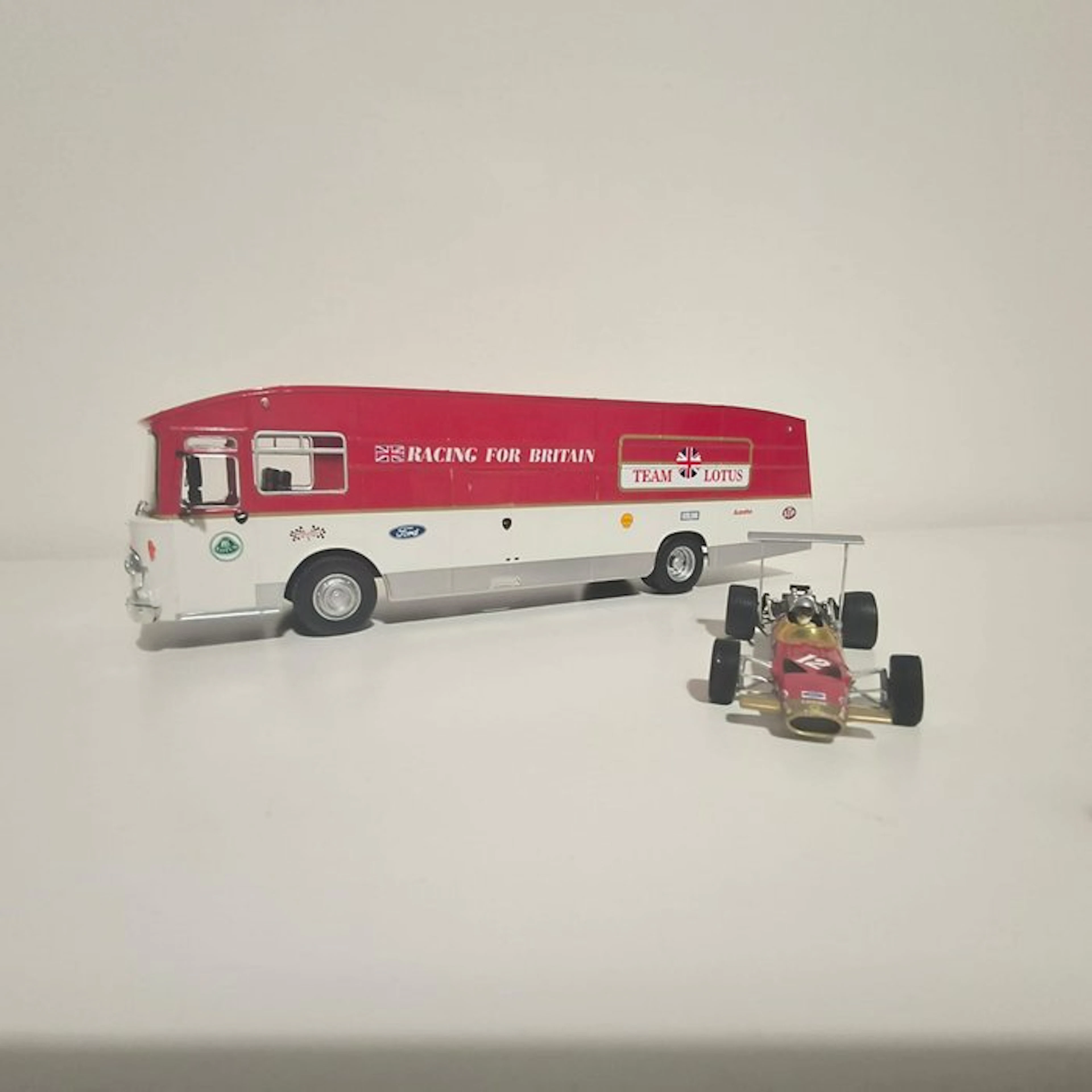 IXO, Quartzo 1:43 - Model sports car (2) - Lotus Type 49B...