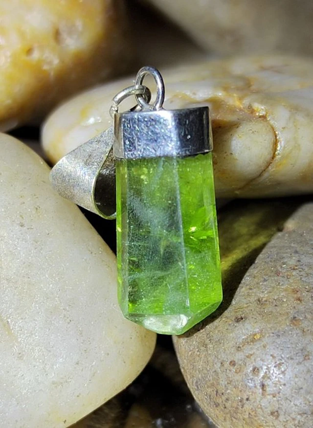 Peridot Peridot Apple Pendant - High Quality - 9.15 Cts...