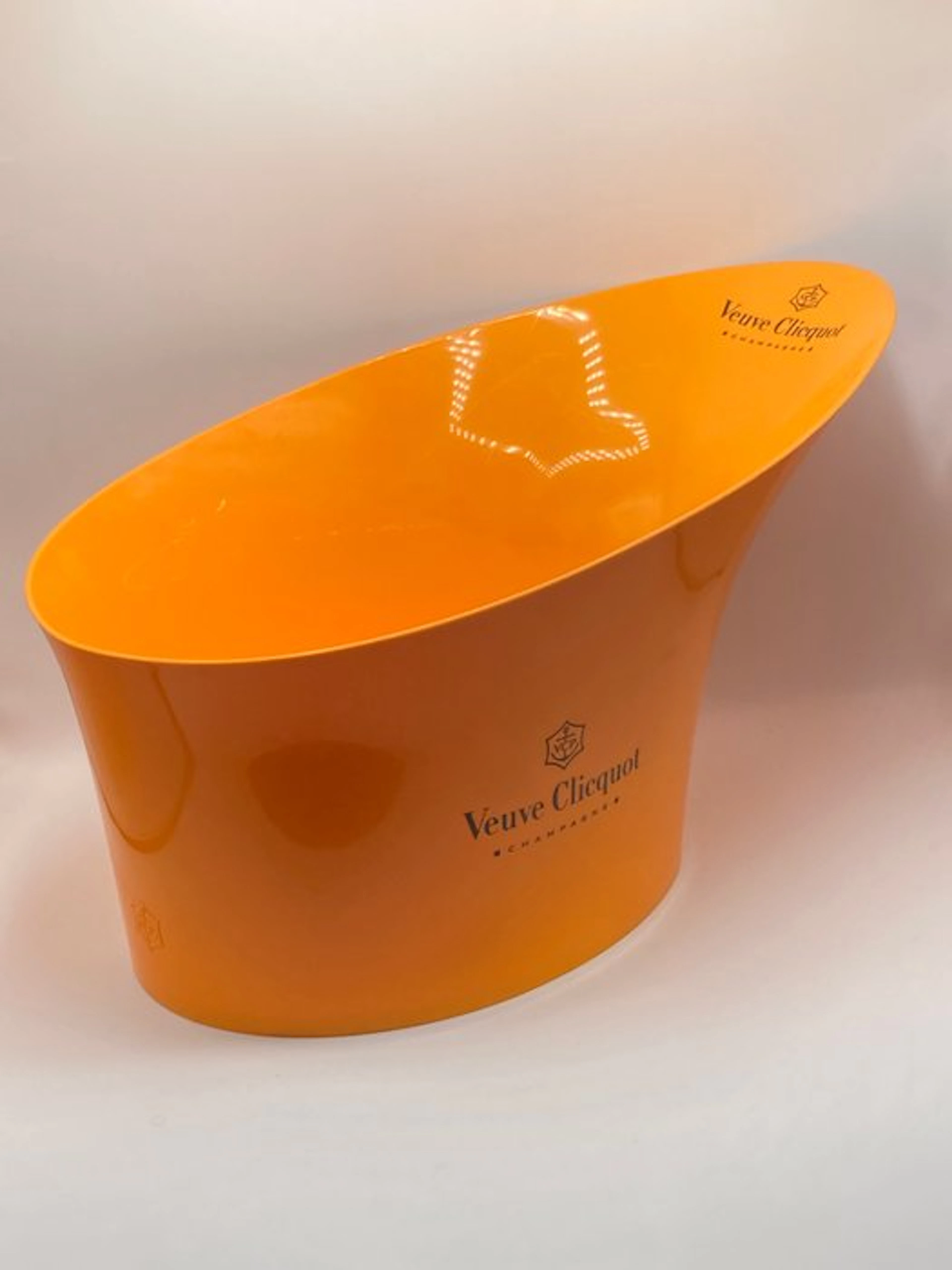 Veuve Clicquot - Champagne cooler - swimming pool - PVC