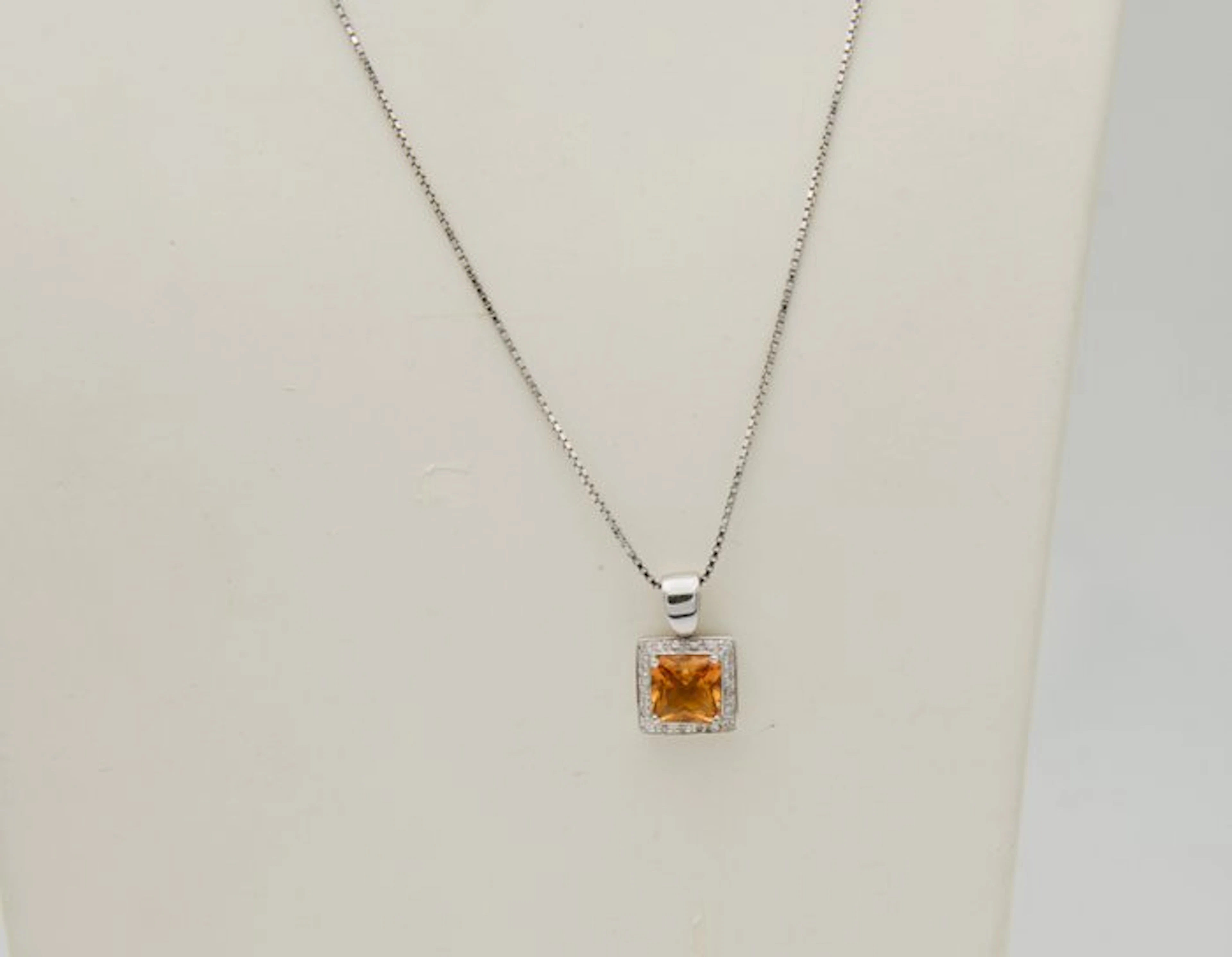 Necklace with pendant - 18 kt. White gold Citrine - Diamond