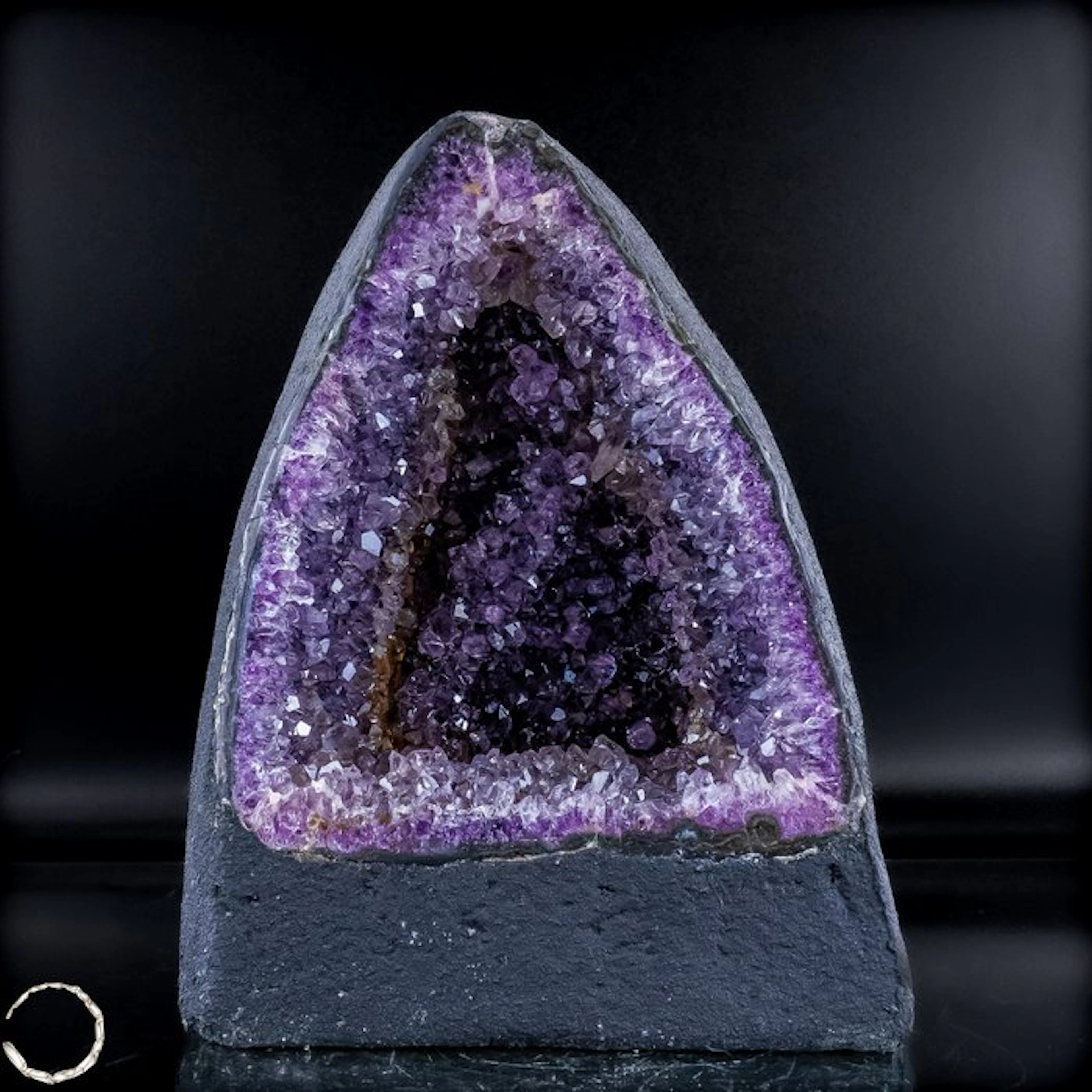 Natural amethyst druzy – an impressive natural work of art full of depth