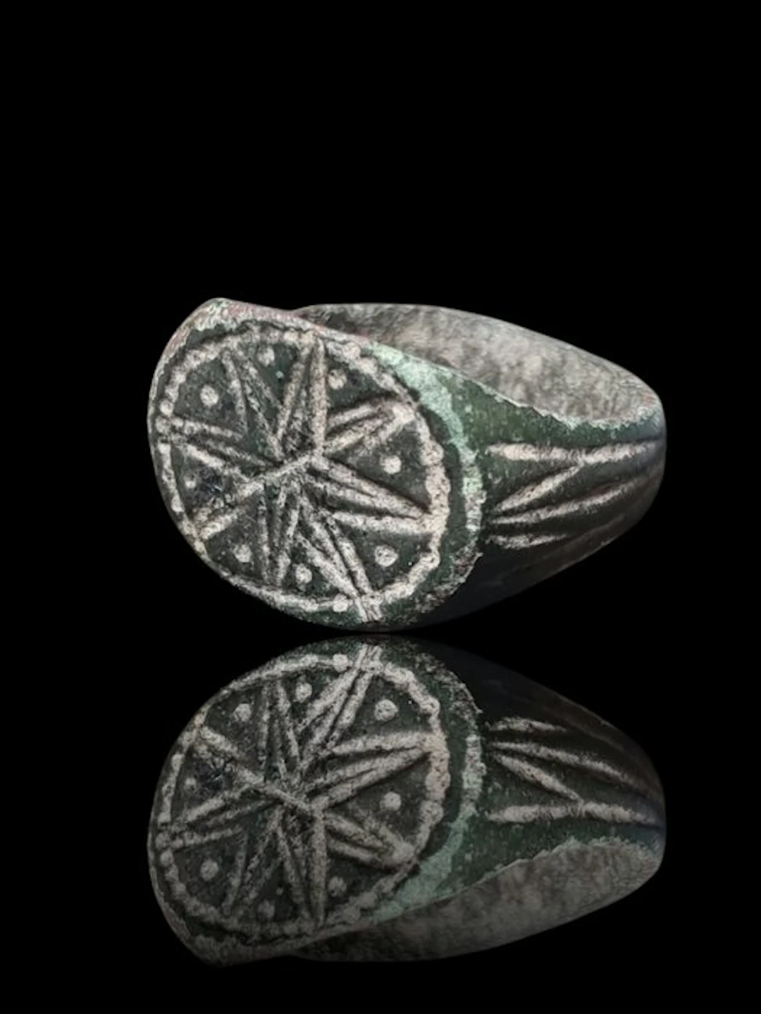 Viking Era Stunning Bronze Military Seal Ring (No reserve price)