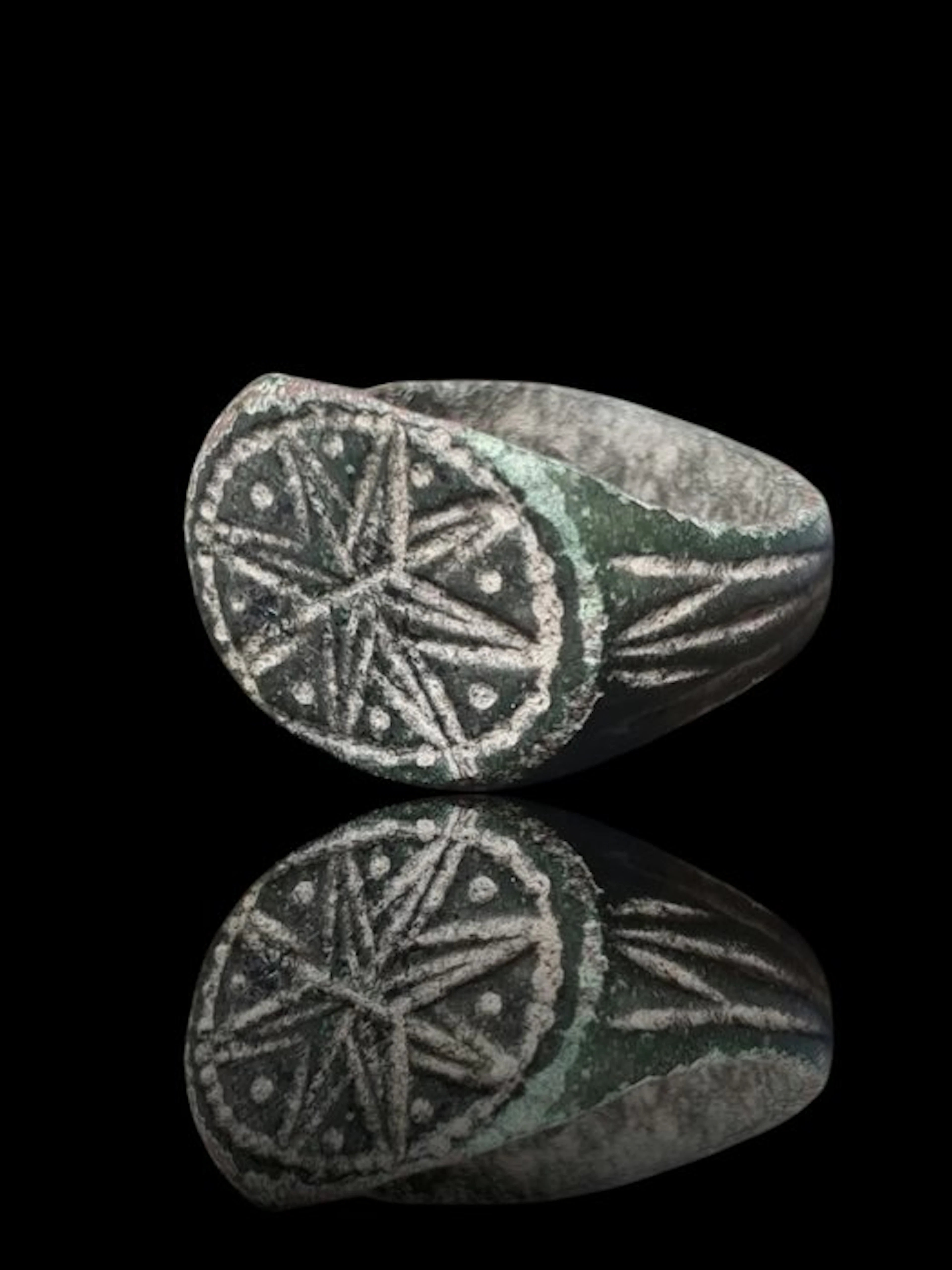 Viking Era Stunning Bronze Military Seal Ring (No reserve price)