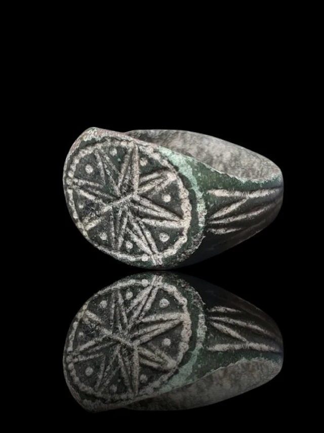 Viking Era Stunning Bronze Military Seal Ring (No reserve price)
