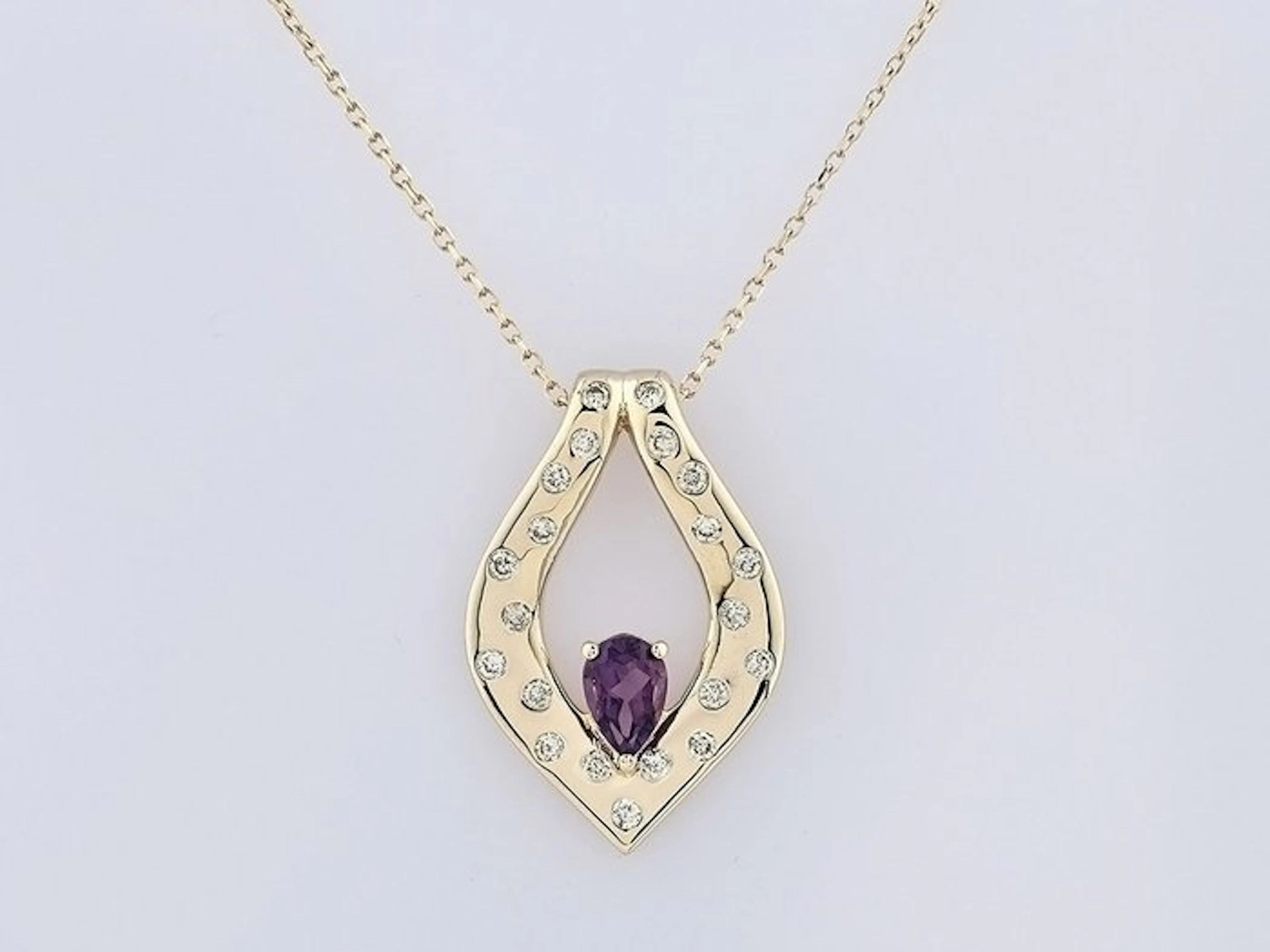 Necklace with pendant - 14 kt. Yellow gold - 0.62ct. tw. Amethyst - Diamond