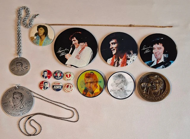 Elvis Presley - Elvis Presley – Rare 15-Piece Vintage...