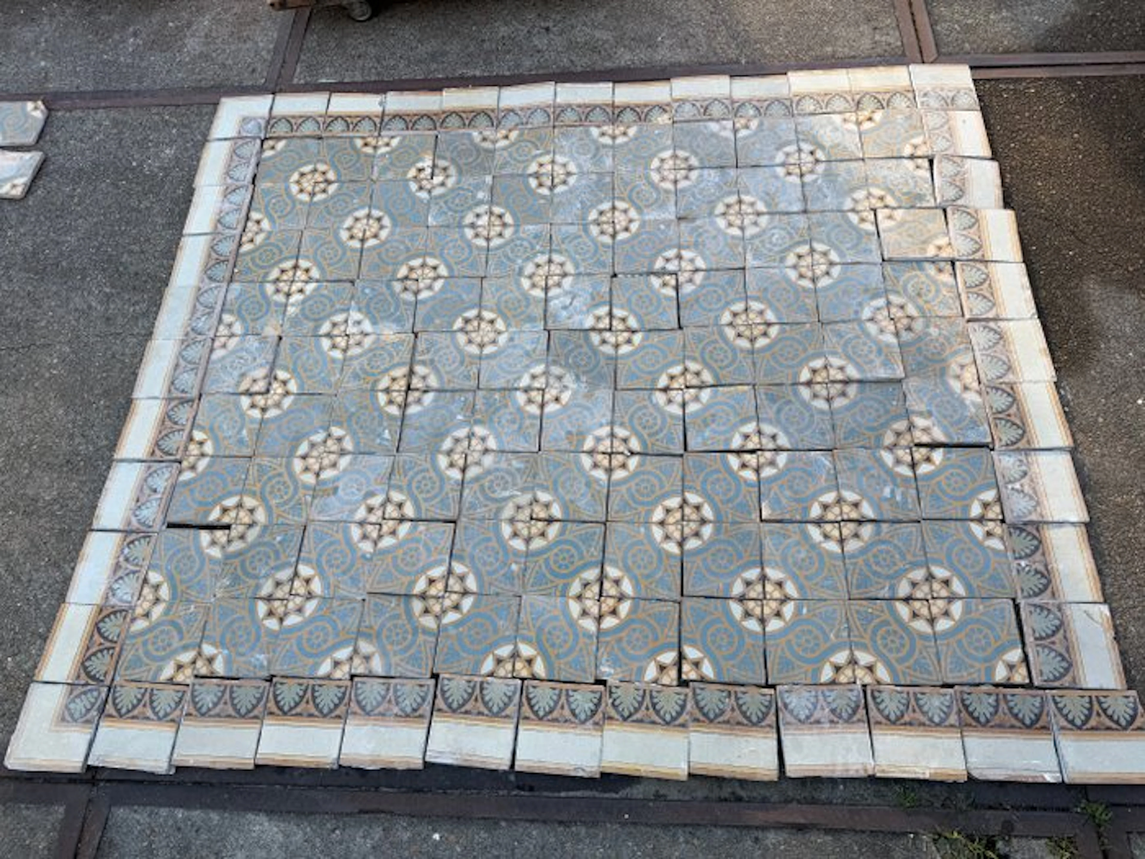 Jugendstil Floor tile (445) - palmette motif - Tegeltapijt - Ca