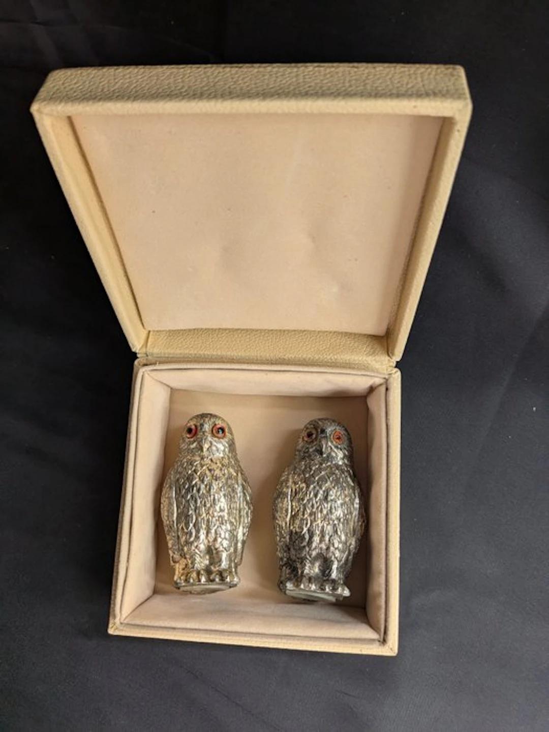 Salt and pepper shakers (2) - owls - silver metal