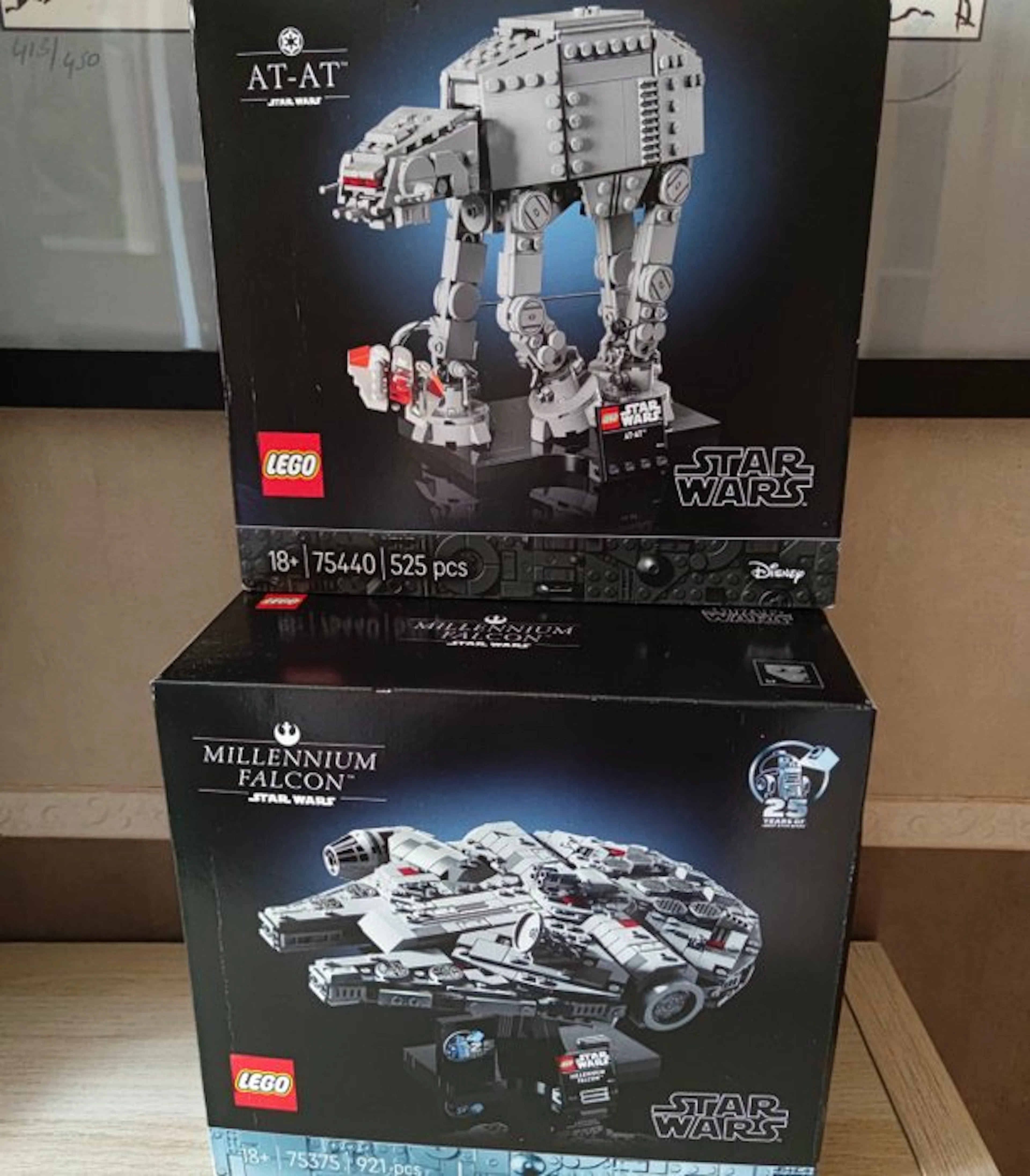 LEGO Set - Star Wars - Millennium Falcon / AT-AT